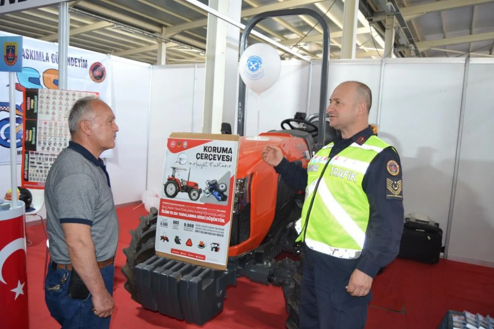 Fethiye Jandarması Fuarda Vatandaşları Bilgilendirdi