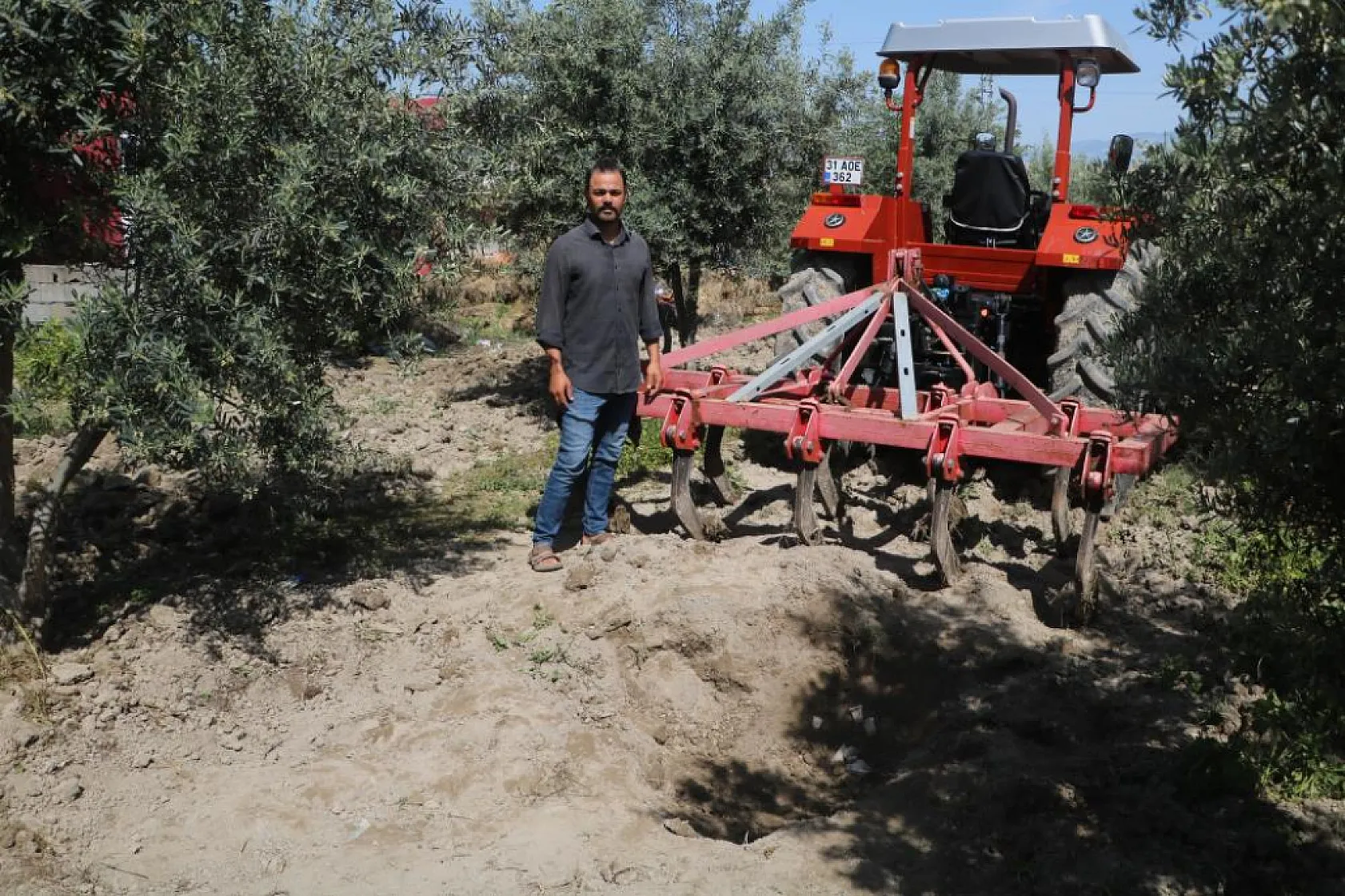 Bahçesini çapalayan çiftçinin pulluğuna takılan küpten Bizans dönemi sikkeleri çıktı