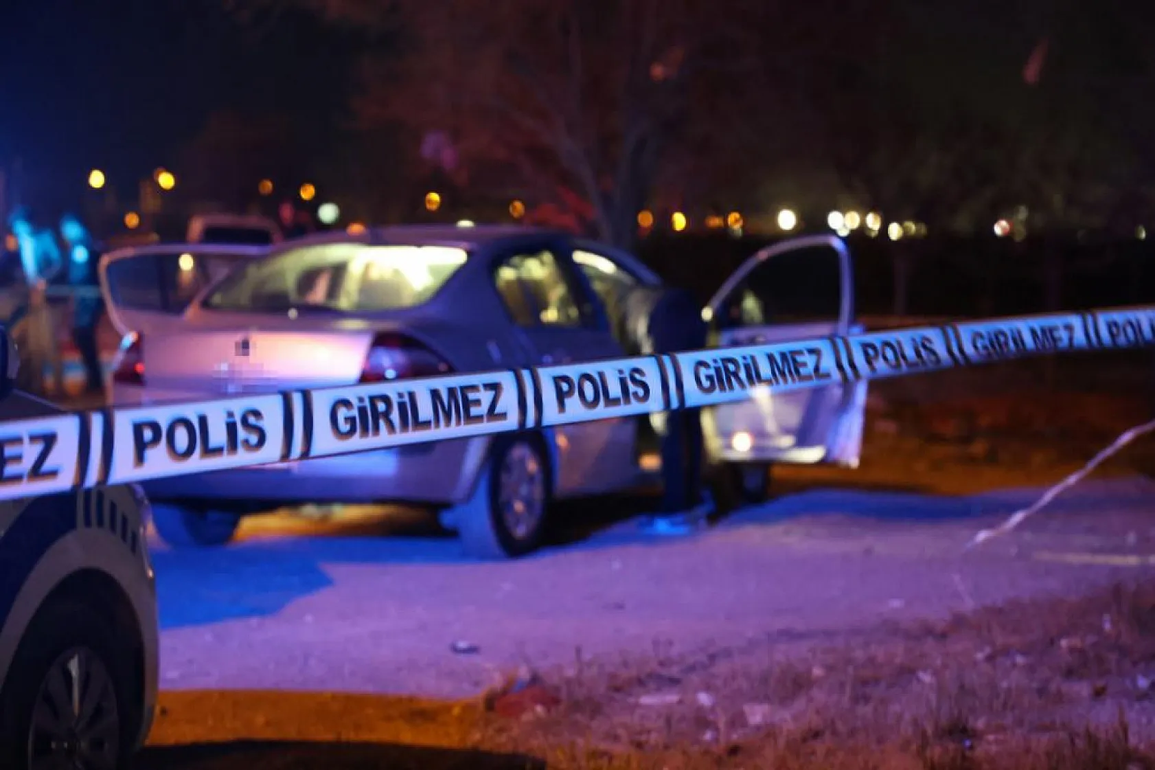 Araç içerisinde göğsünden vurulmuş halde ölü bulundu
