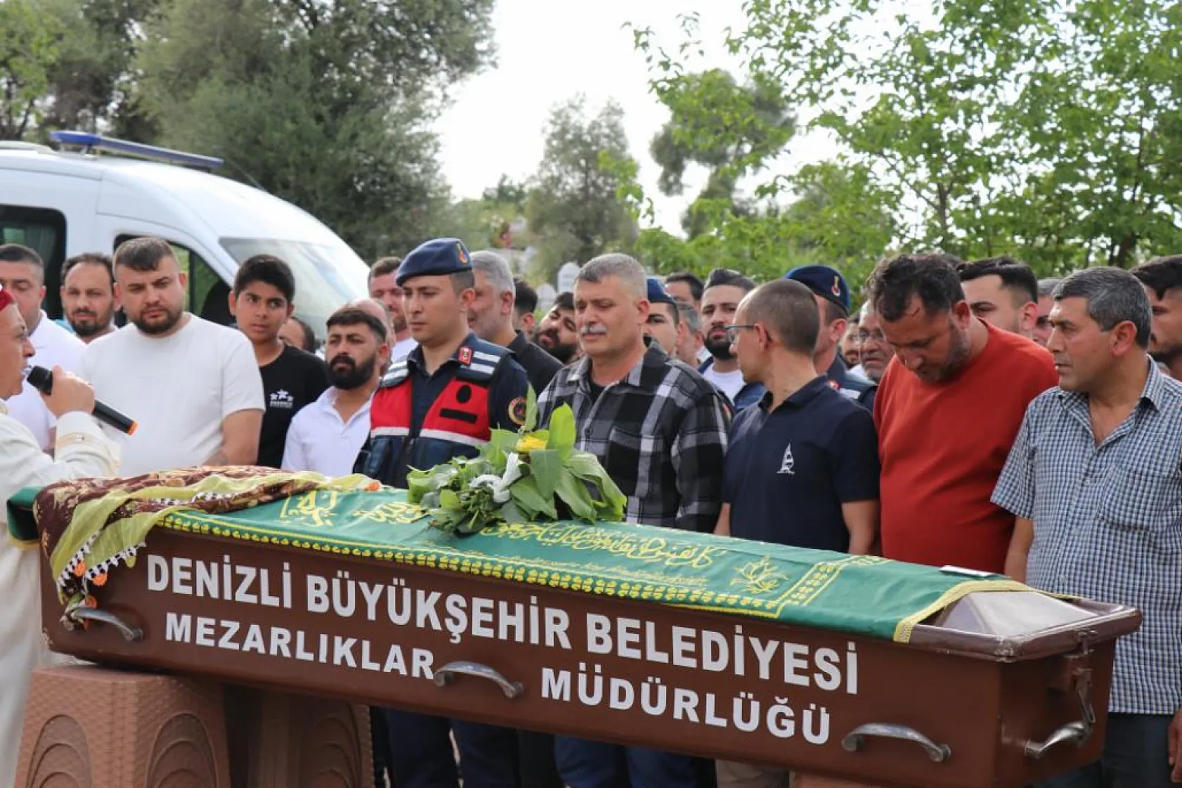 Cinayete kurban giden kızının ardından 'Çocuklarına sahip çıkacağım' diye gözyaşı döktü
