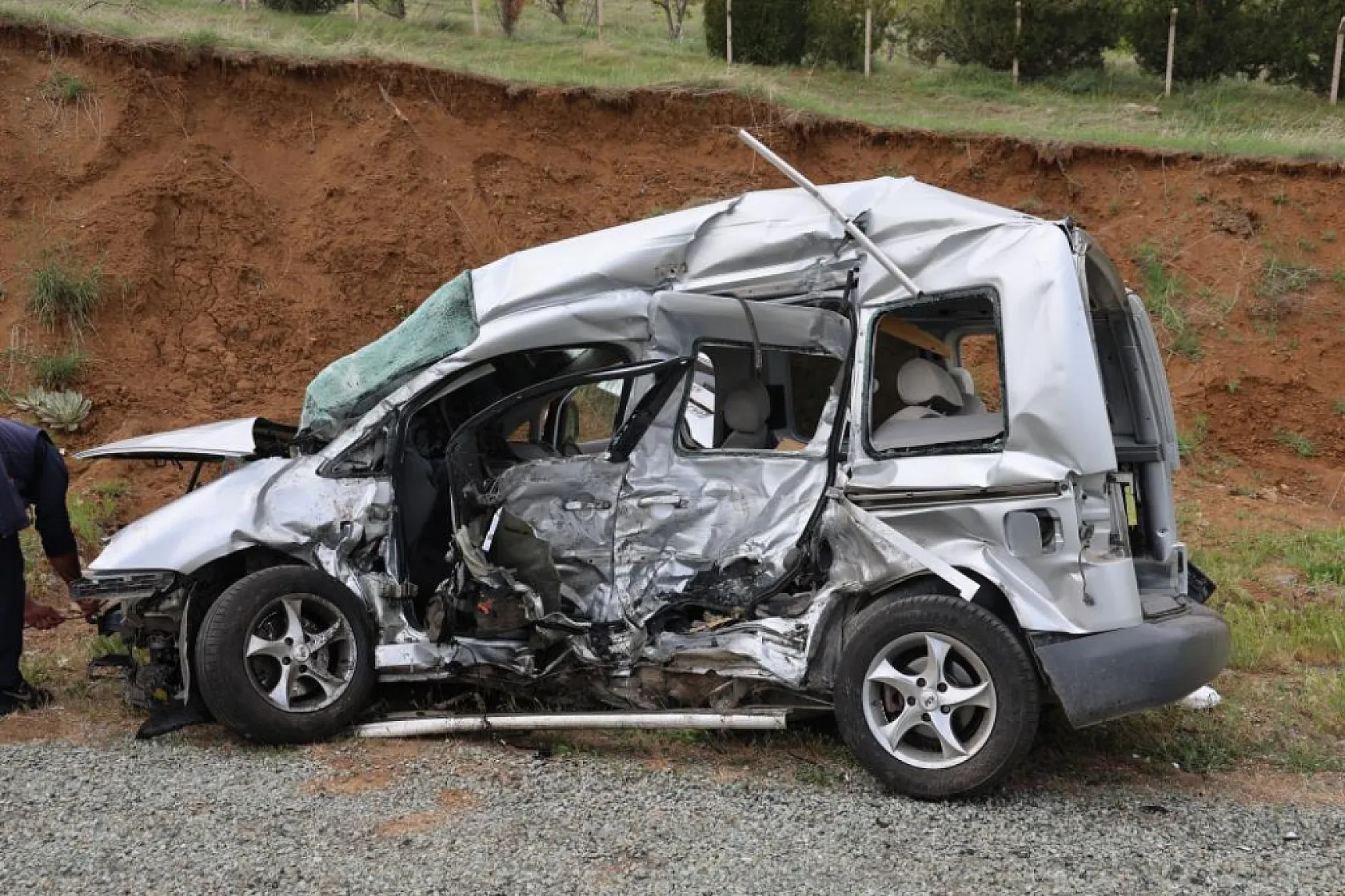 Feci kaza Ambulans ile hafif ticari araç çarpıştı, 2'si polis 6 yaralı