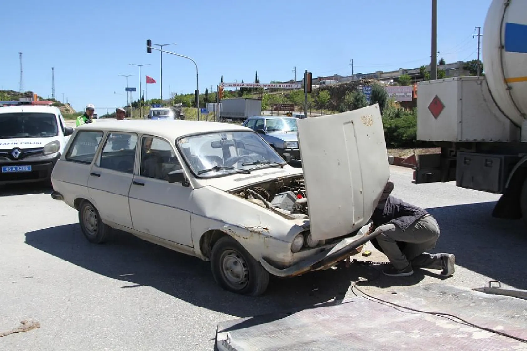 İki otomobilin çarpıştığı kazada 2'si çocuk 3 kişi yaralandı