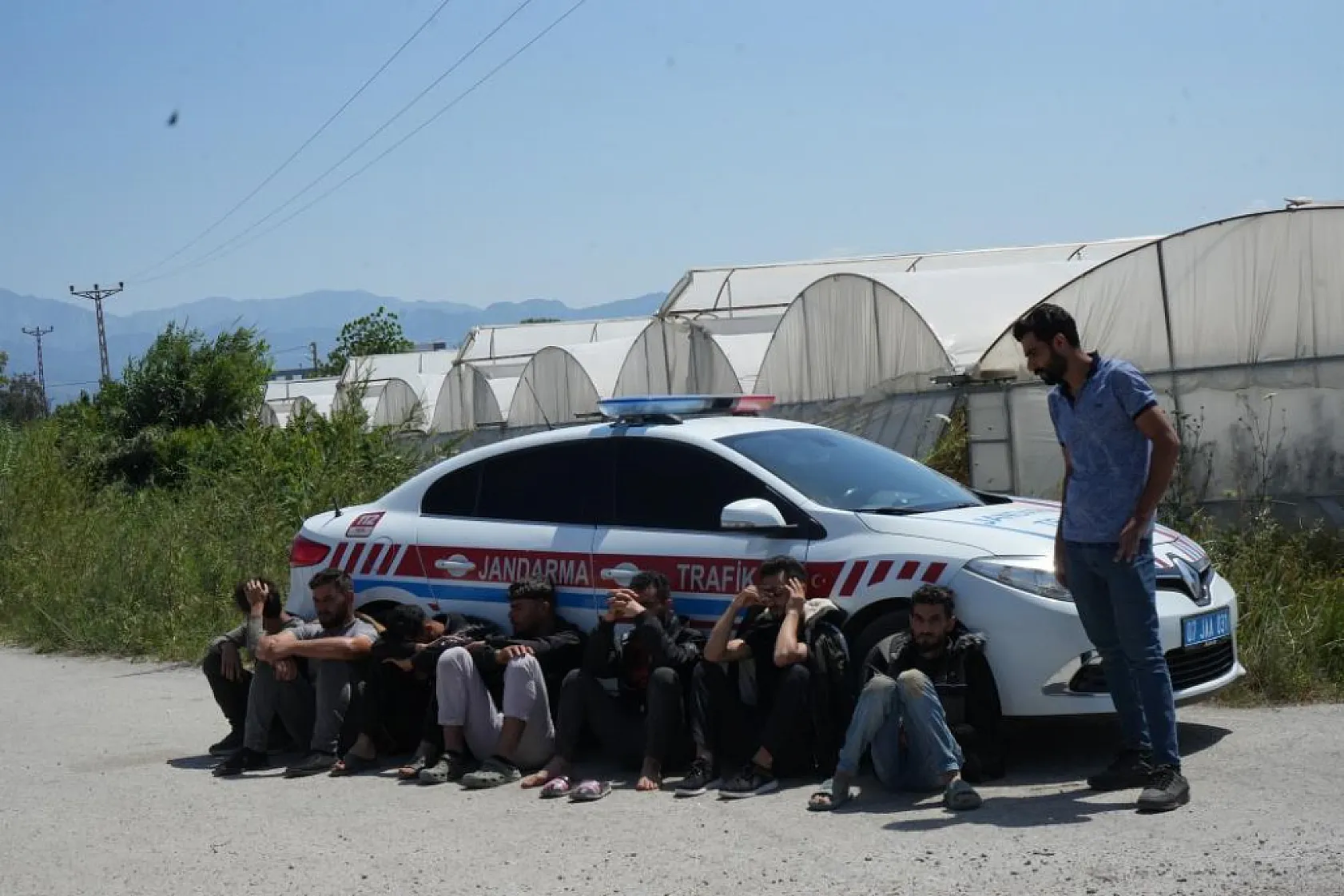 Otomobilin dereye düştüğü kazada ölü sayısı 2'ye yükseldi, kayıp olan çocuk aranıyor