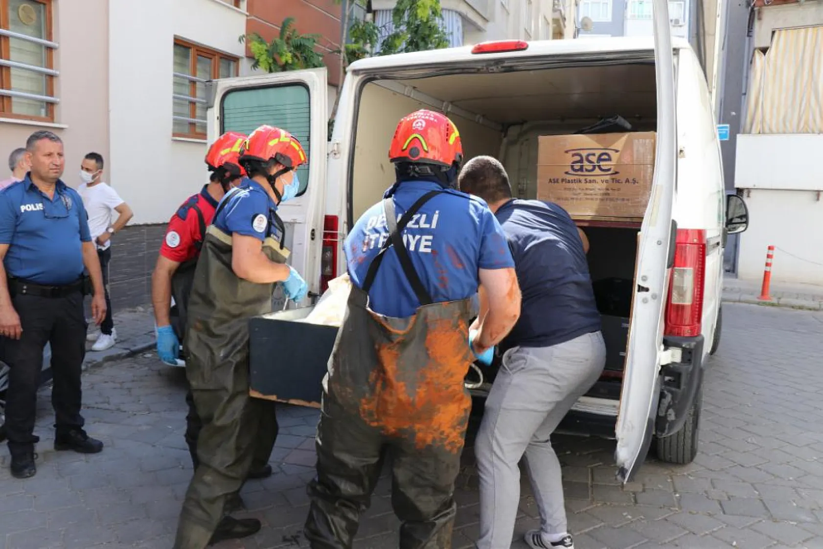 Cesedi 3 gün sonra asansör boşluğunda bulundu