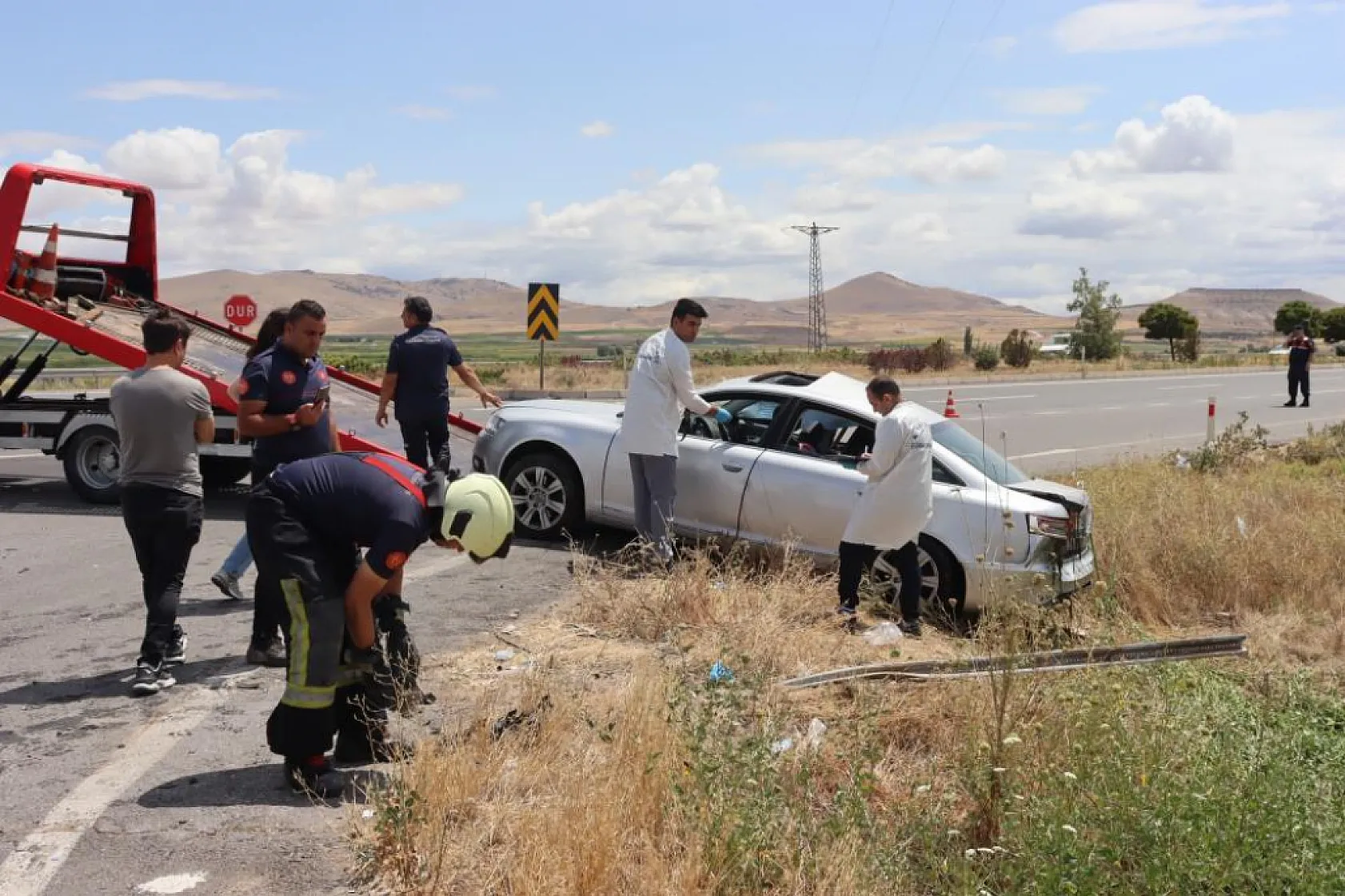 Otomobile çarptı sulama kanalına uçtu! 1 kişi hayatını kaybetti 3 yaralı
