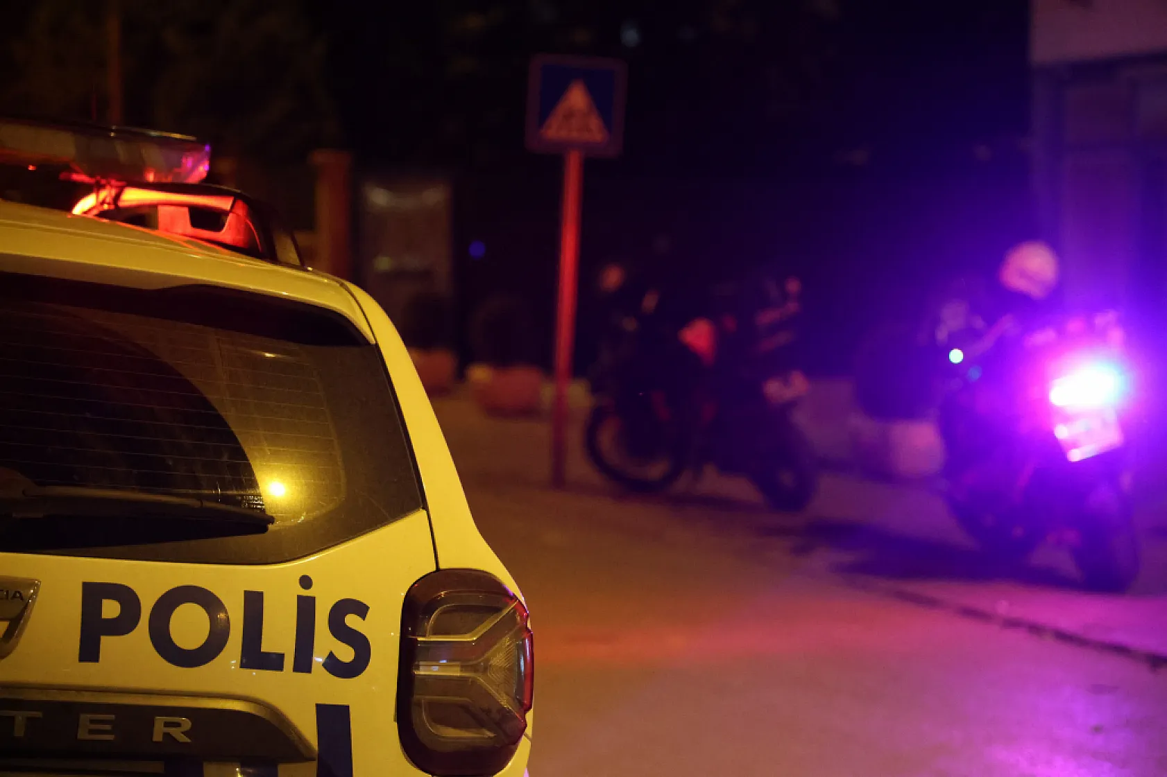 Tartıştığı kişiyi vurdu, polise ateş açıp kaçtı