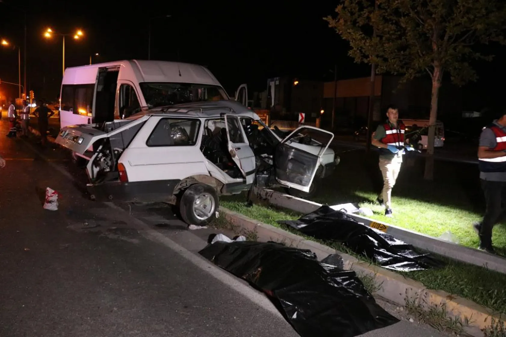 Sabıkalı Kavşak'ta Kanlı Kaza 2 Ölü, 10 Yaralı
