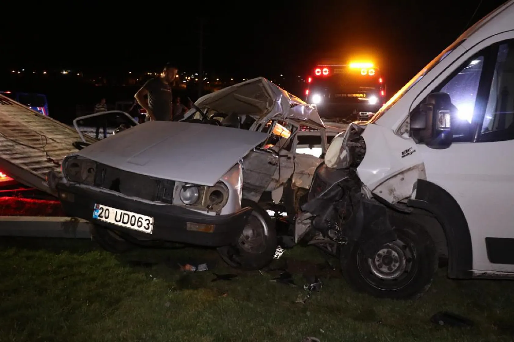 Sabıkalı Kavşak'ta Kanlı Kaza 2 Ölü, 10 Yaralı