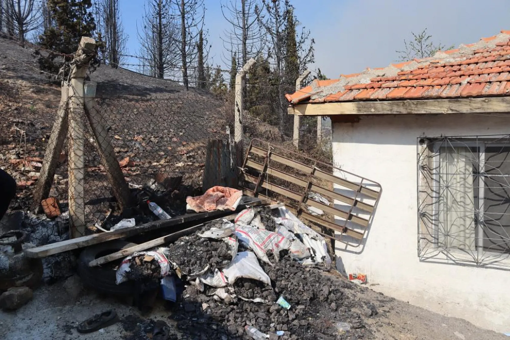 İzmir'deki büyük yangında evleri yanan vatandaşlar o anları anlattı