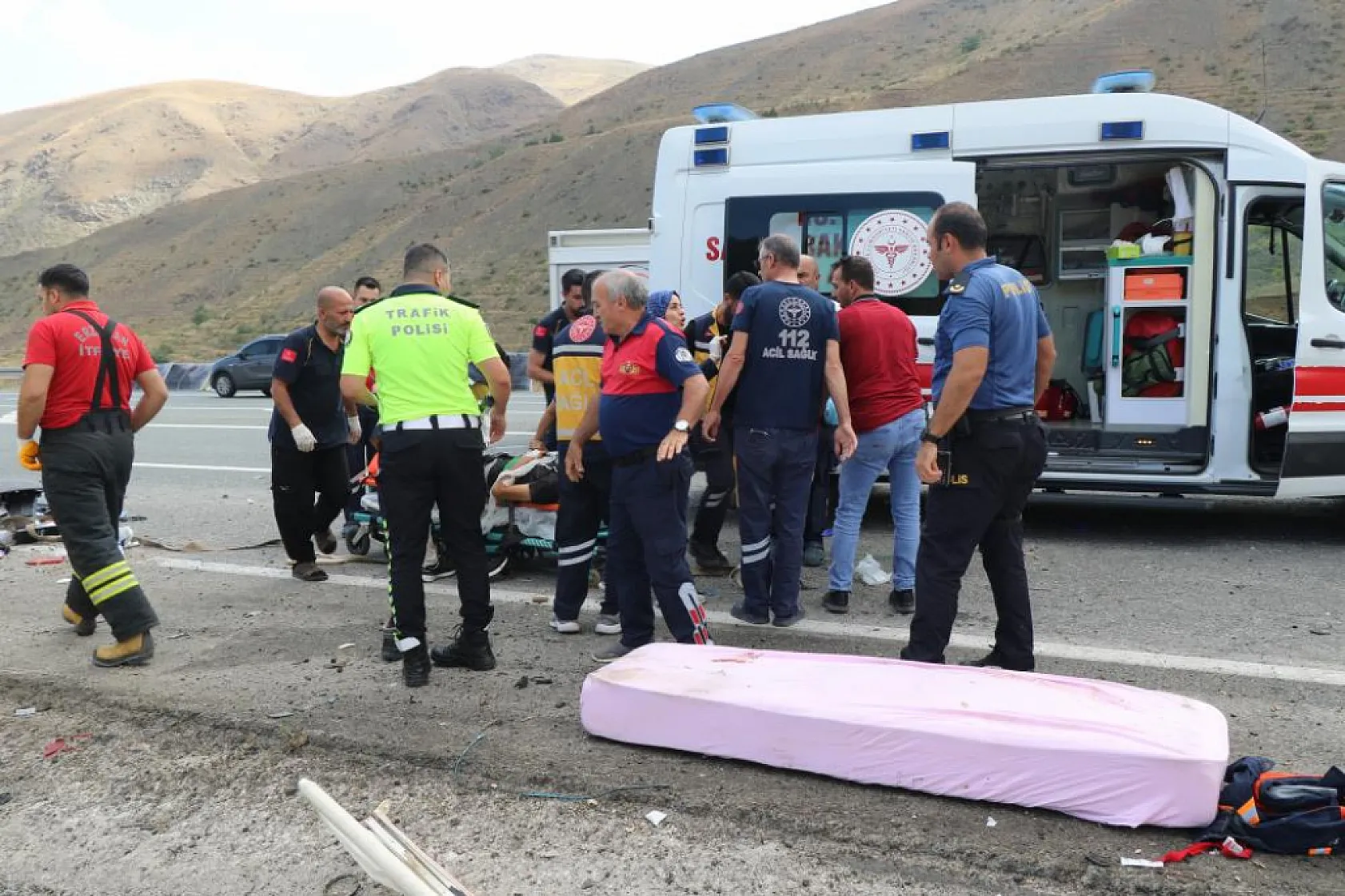 Katliam gibi kaza: 4 ölü, 2 yaralı