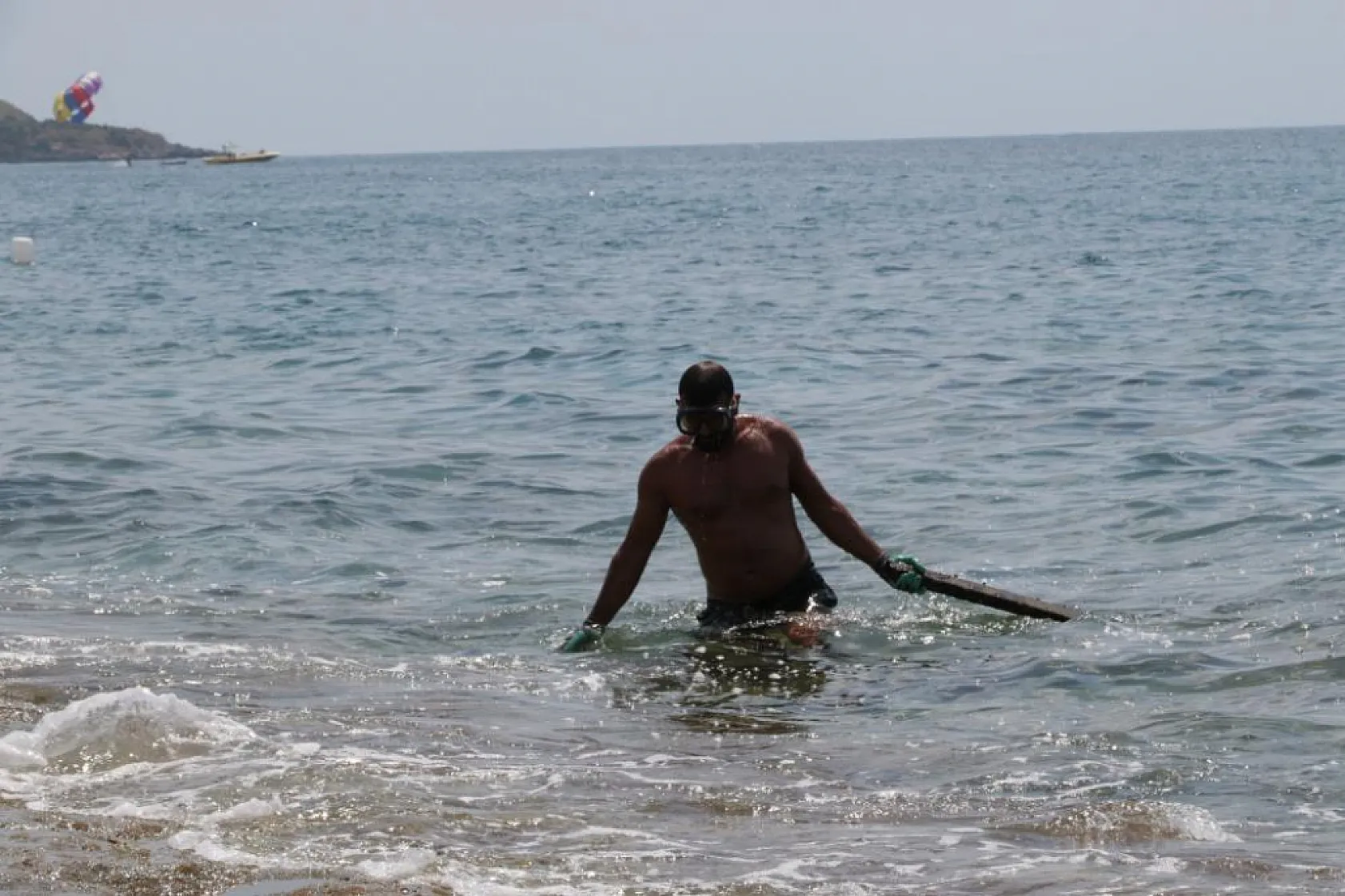 Pandemi döneminde işsiz kaldı, 4 yıldır denizdeki atık metalleri paraya çeviriyor