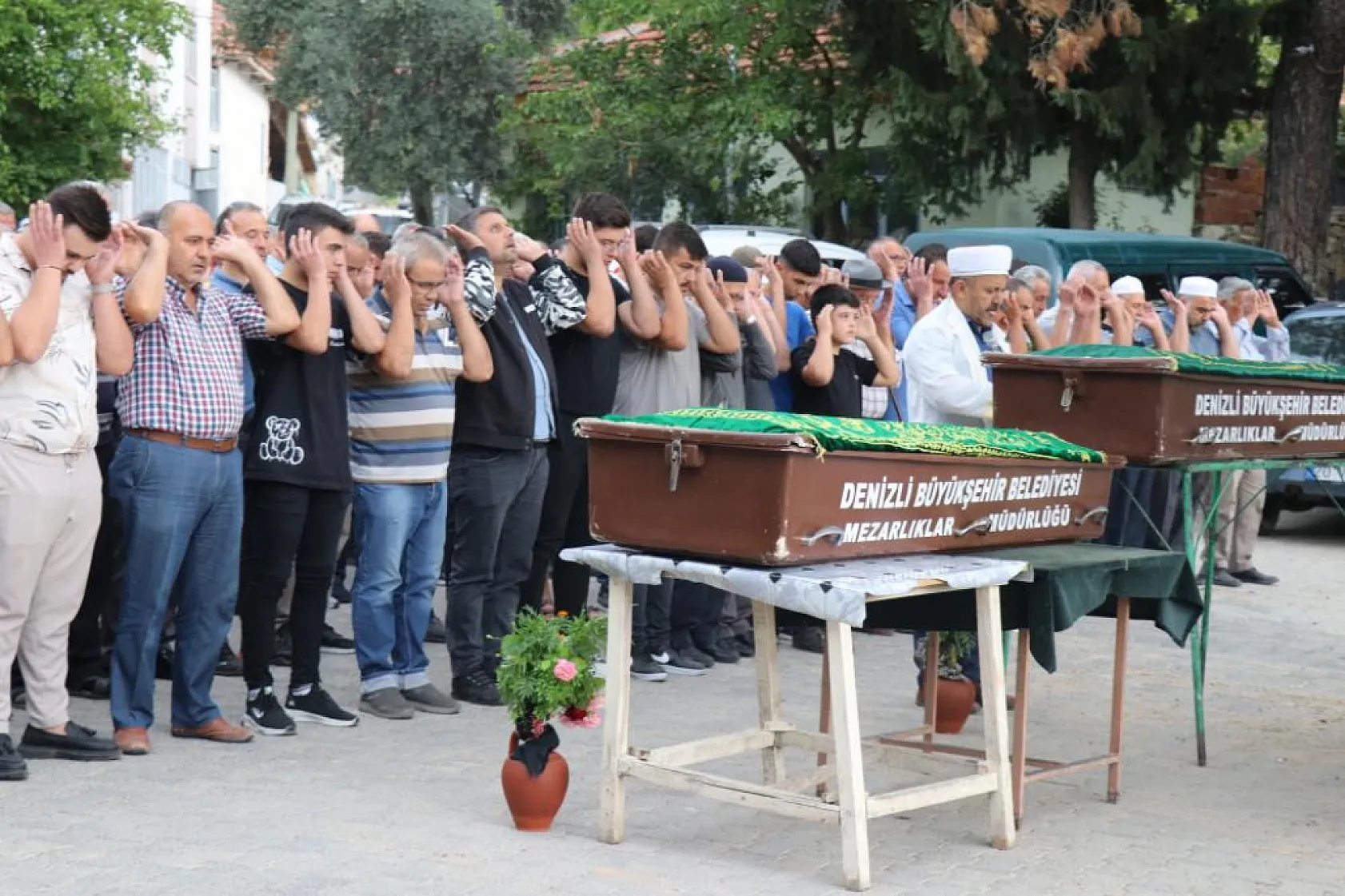 Eşi ve evladının ardından gözyaşı döken kadının feryatları yürekleri dağladı