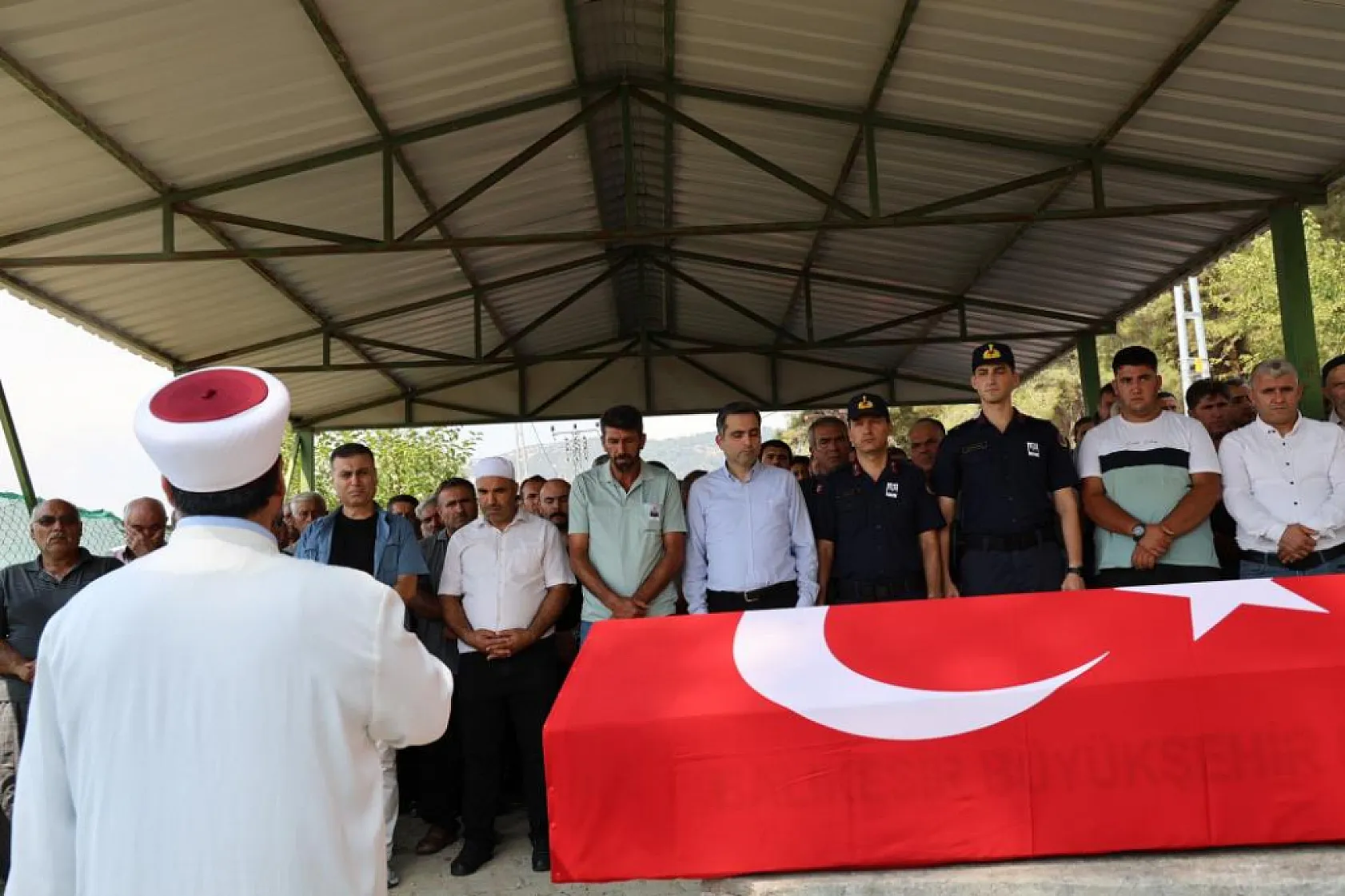 Yıllık izin için geldiği memleketinde ölen uzman çavuş toprağa verildi