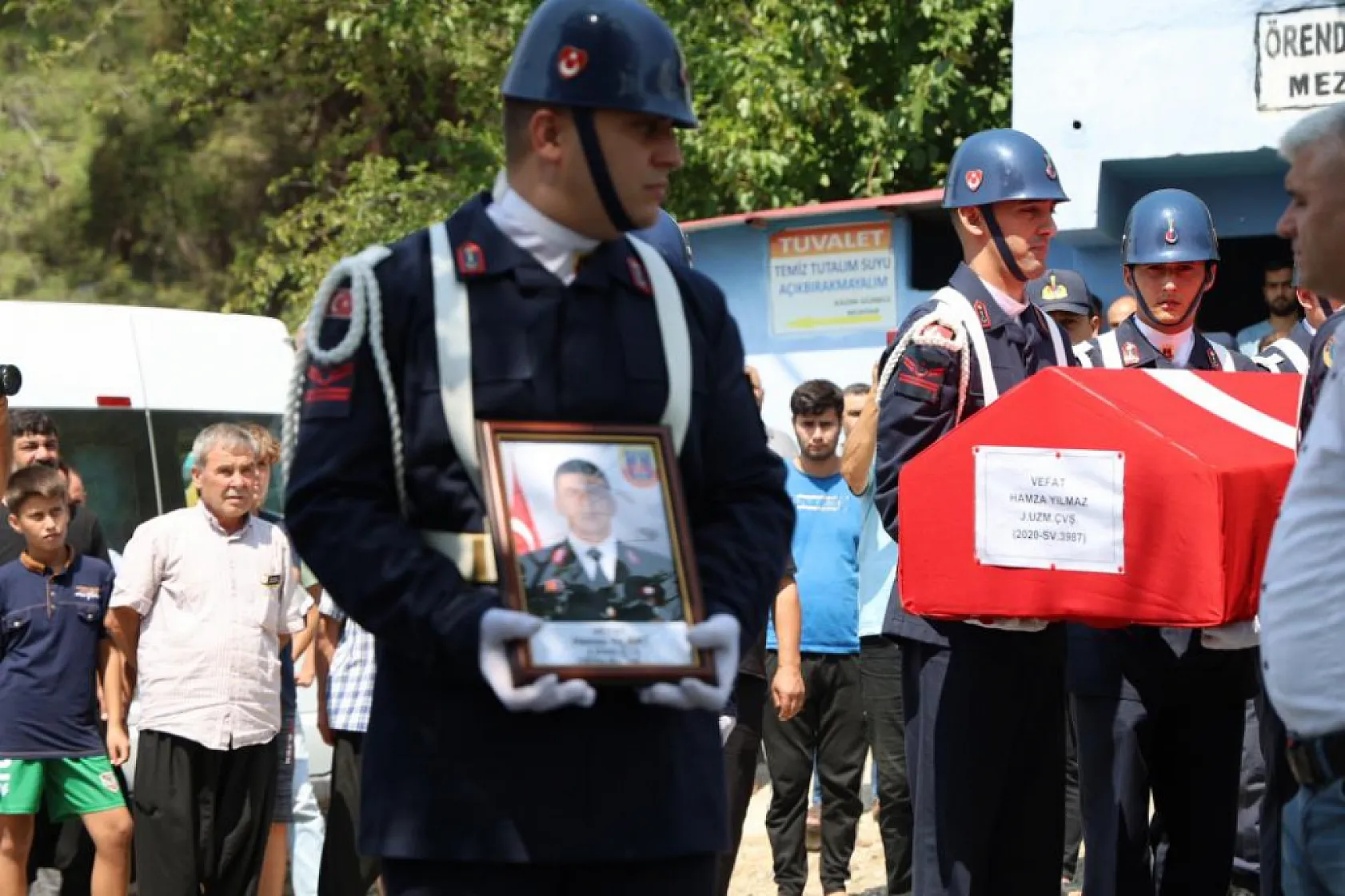 Yıllık izin için geldiği memleketinde ölen uzman çavuş toprağa verildi