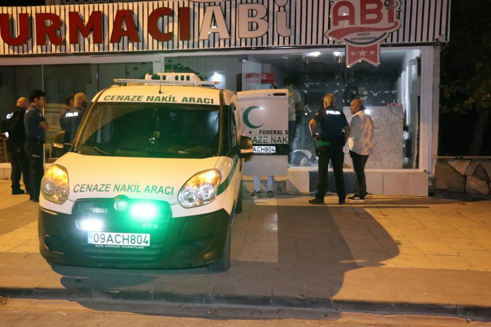 Restoranda silahlı ve bıçaklı kavga: 1 ölü, 2 yaralı