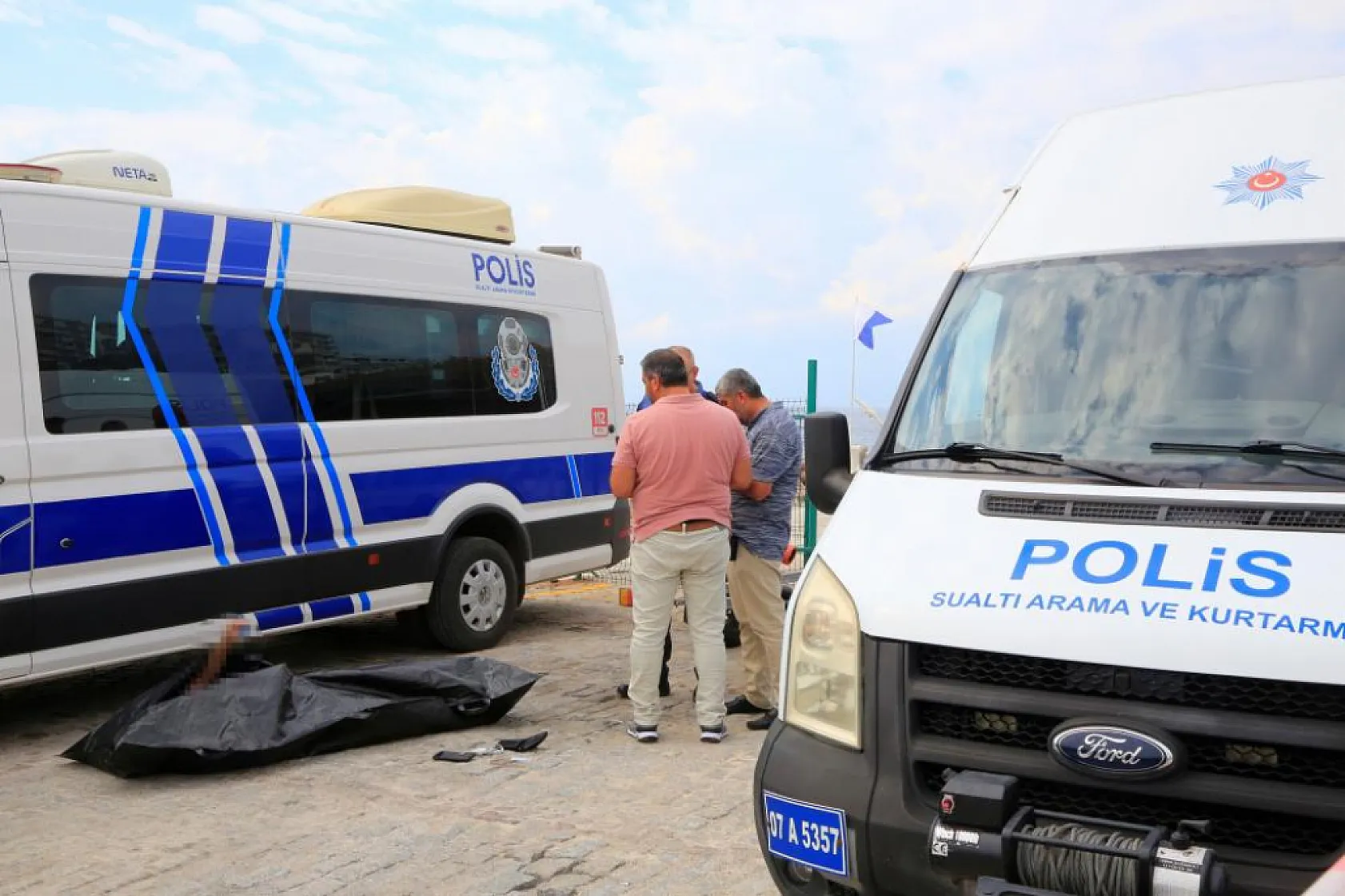 Deniz yüzeyinde bir kişinin cansız bedeni bulundu