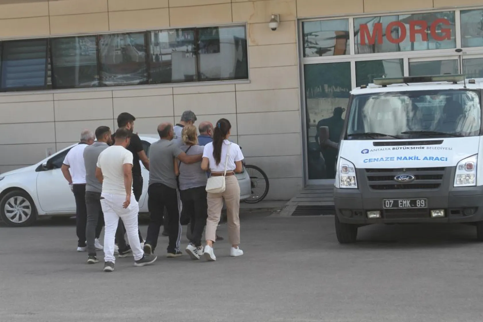 Kazada ölen hemşire kızının cenazesini alan anne yürekleri dağladı: 'Yükümü aldım gidiyorum'