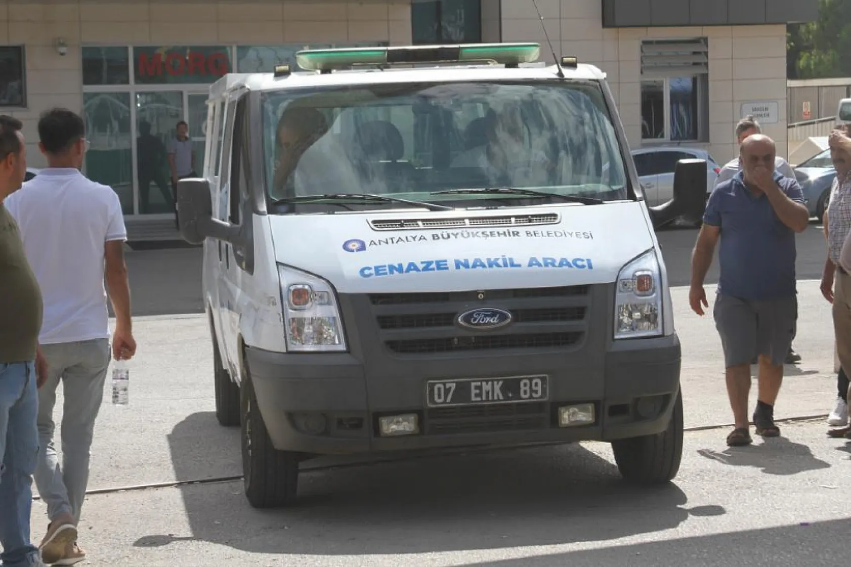 Kazada ölen hemşire kızının cenazesini alan anne yürekleri dağladı: 'Yükümü aldım gidiyorum'