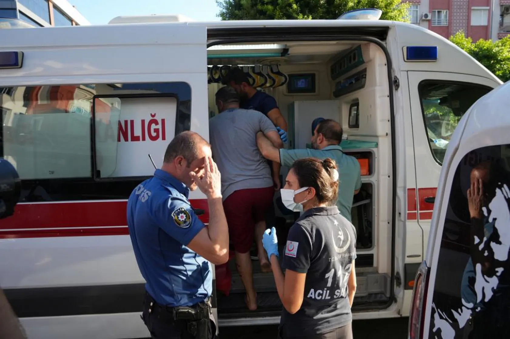 Lüks sitede korkutan yangın: Mahsur kalan çocukları komşular kurtardı