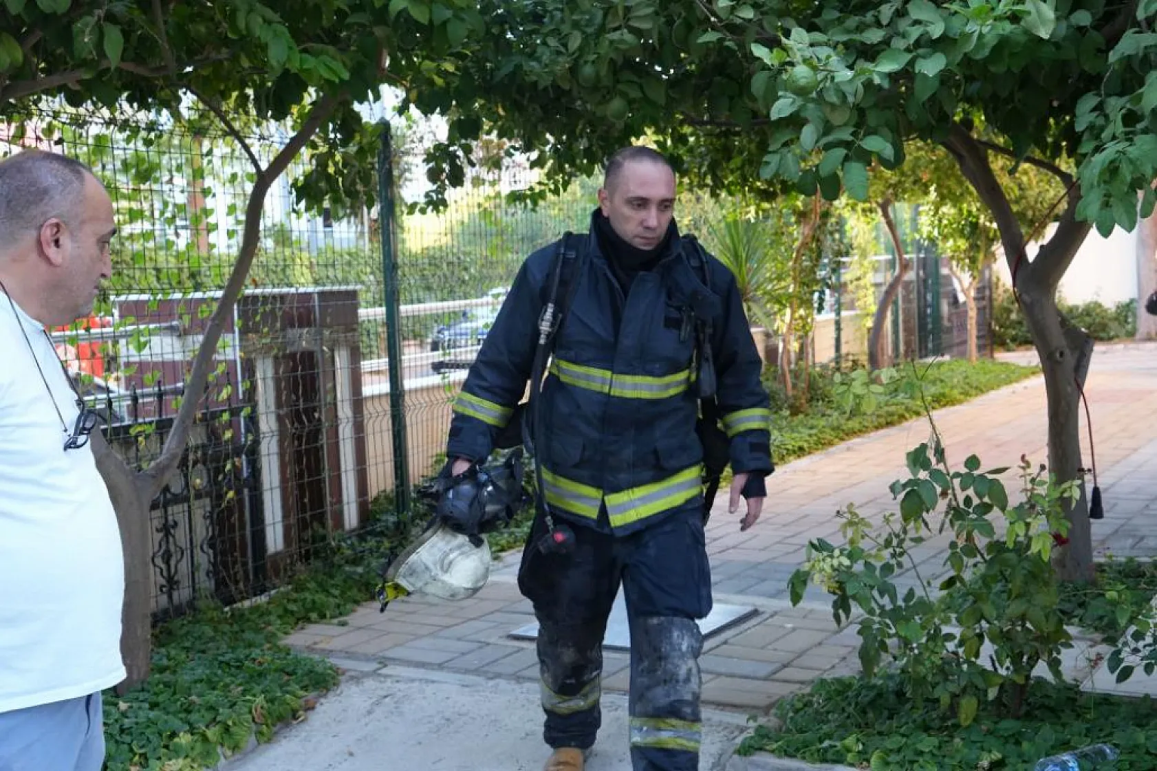Lüks sitede korkutan yangın: Mahsur kalan çocukları komşular kurtardı