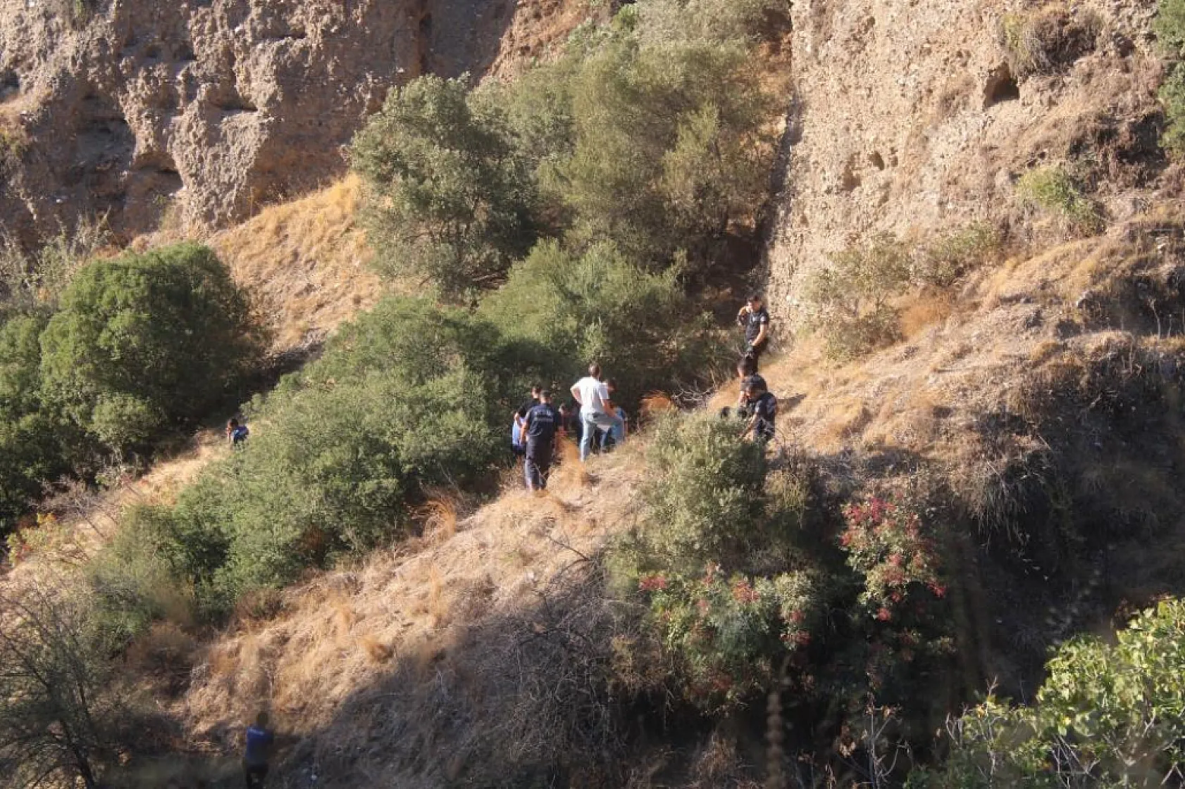 Uçurumdan düşen genç kız hayatını kaybetti