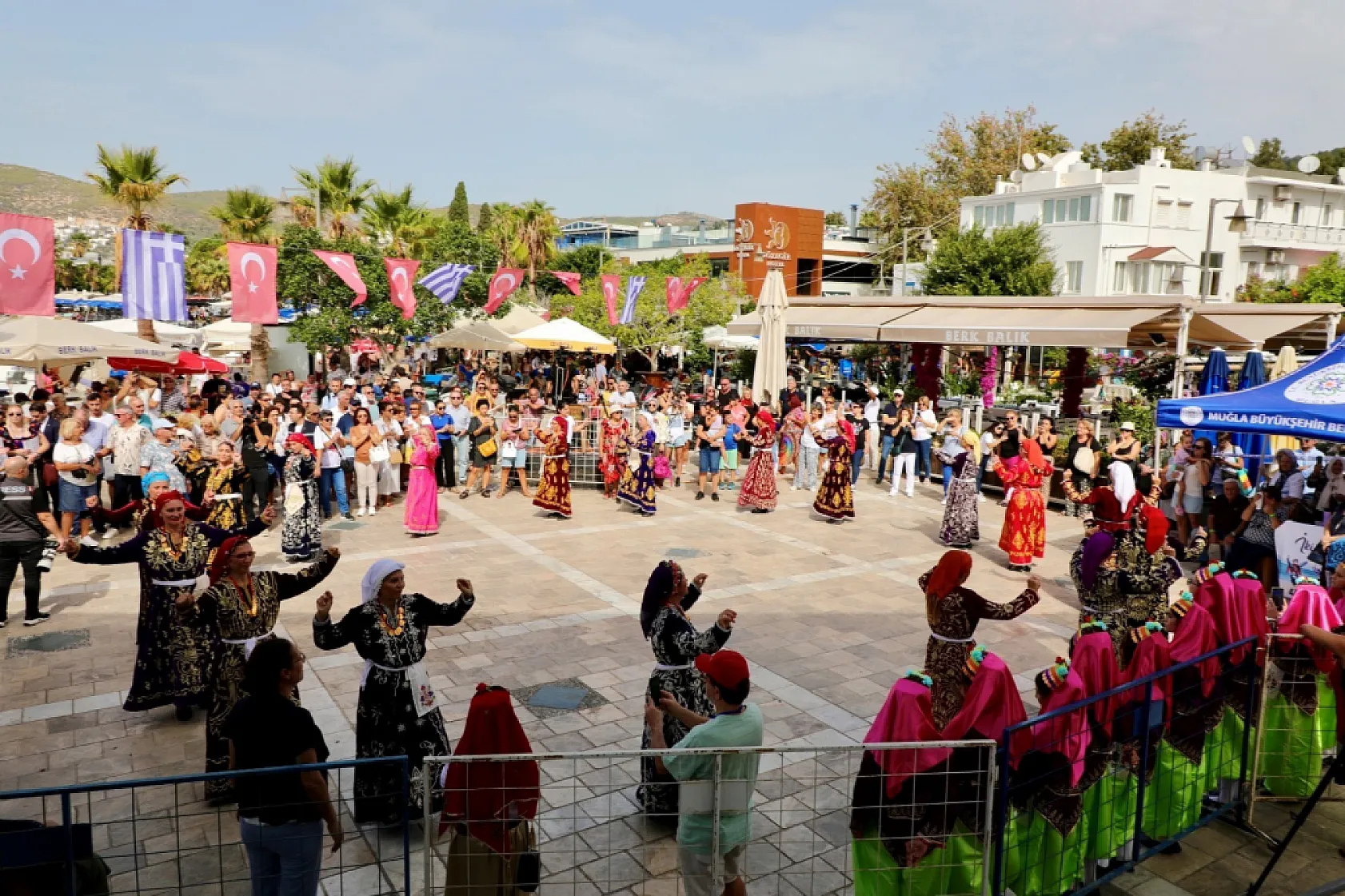 Muğla'da Gala konserinde Şevval Sam coşkusu