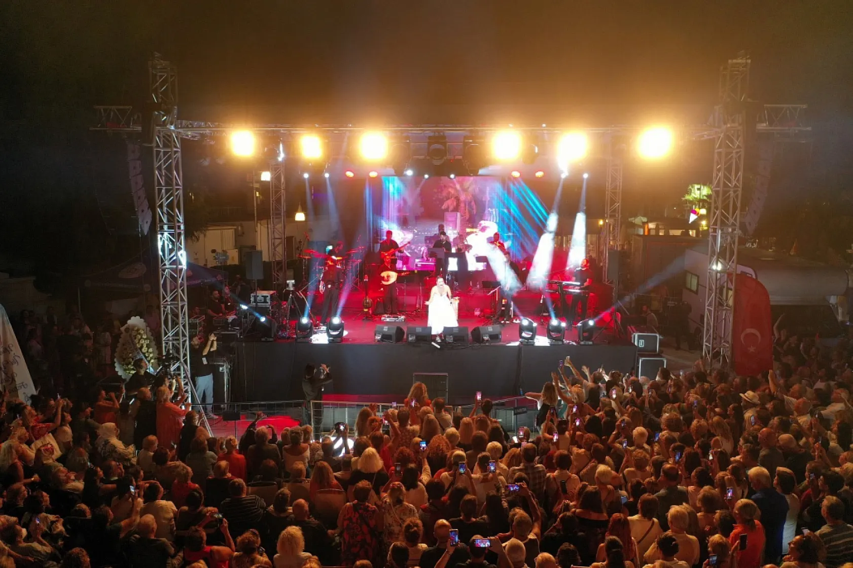 Muğla'da Gala konserinde Şevval Sam coşkusu
