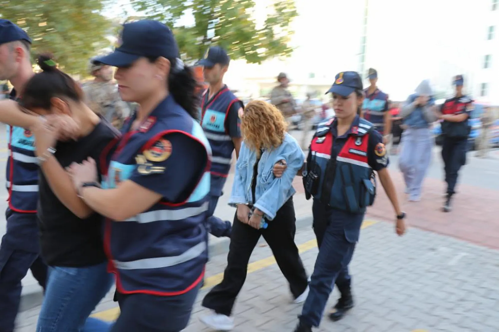 Sahte ilanlarla 20 milyon lira vurgun yapan çeteyi JASAT çökertti: 66 gözaltı