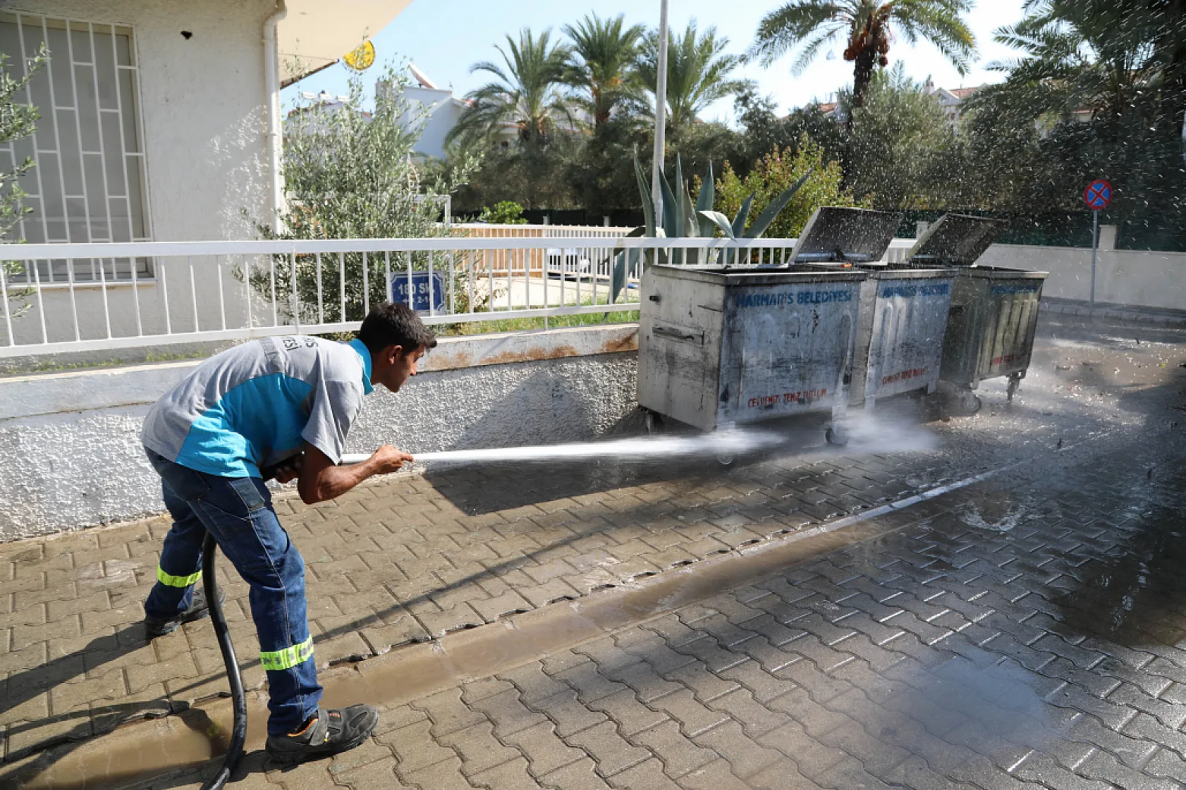 Marmaris Çıldır Mahallesi'nde temizlik çalışması gerçekleştirildi