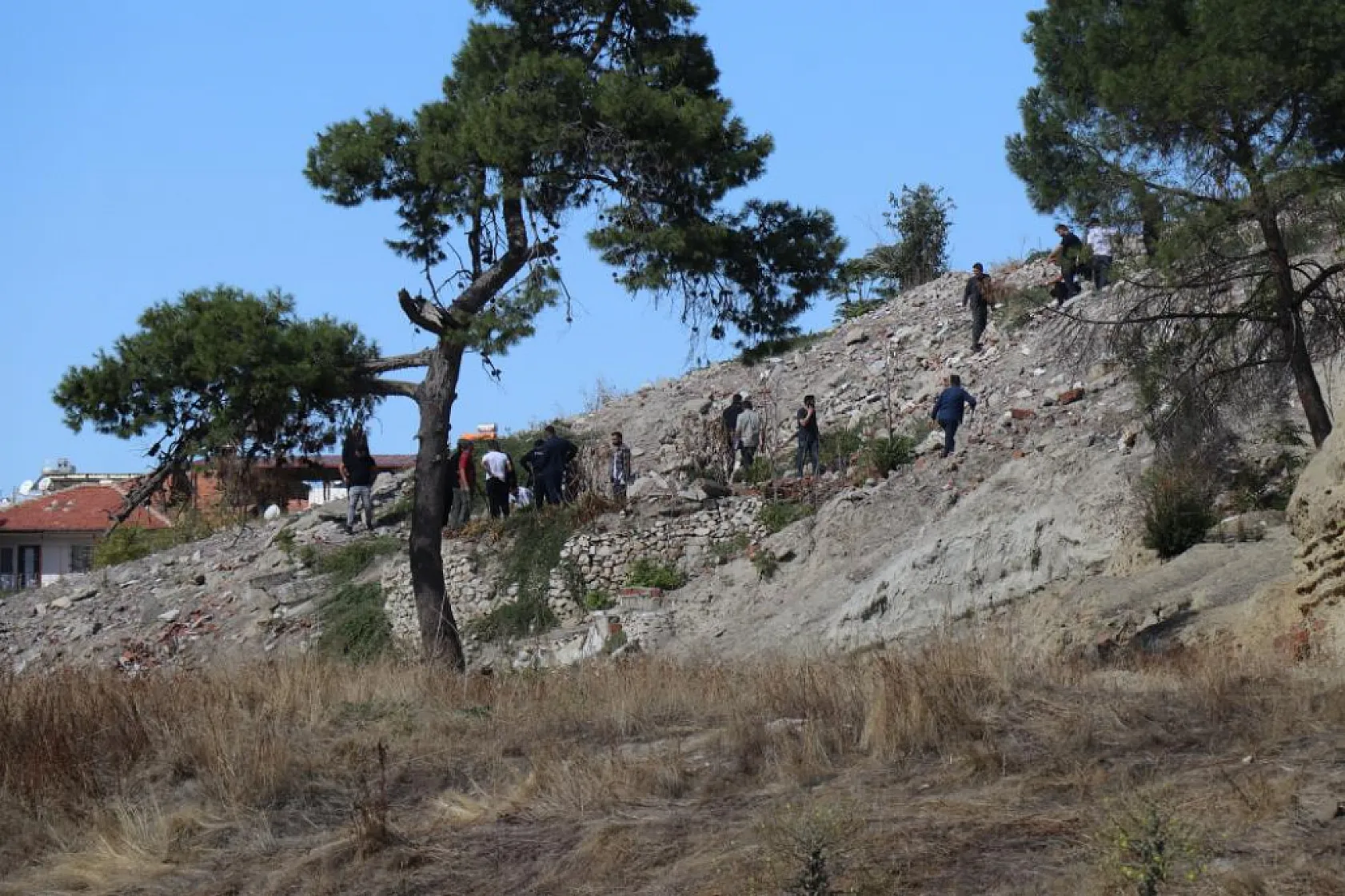 Boş arazide insan kemikleri bulundu