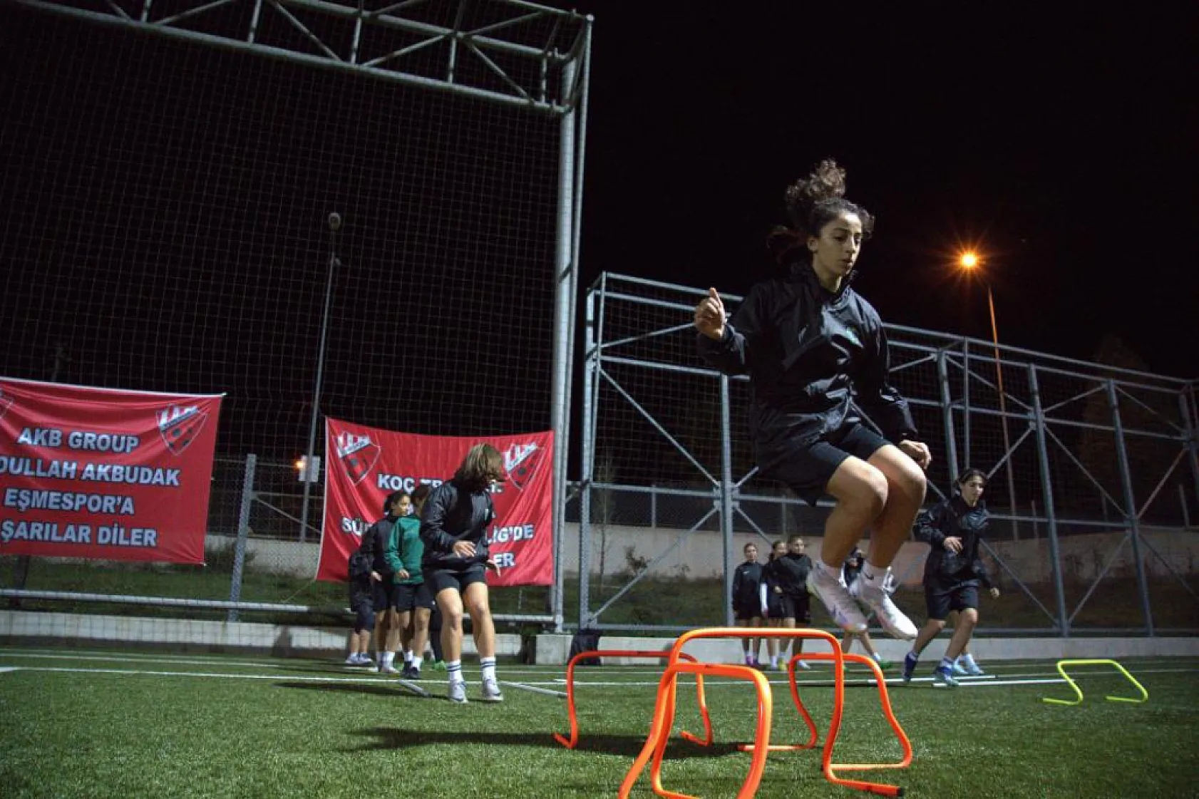 14 yaşında Sümeyye, kadın futbol ligleri tarihine geçti
