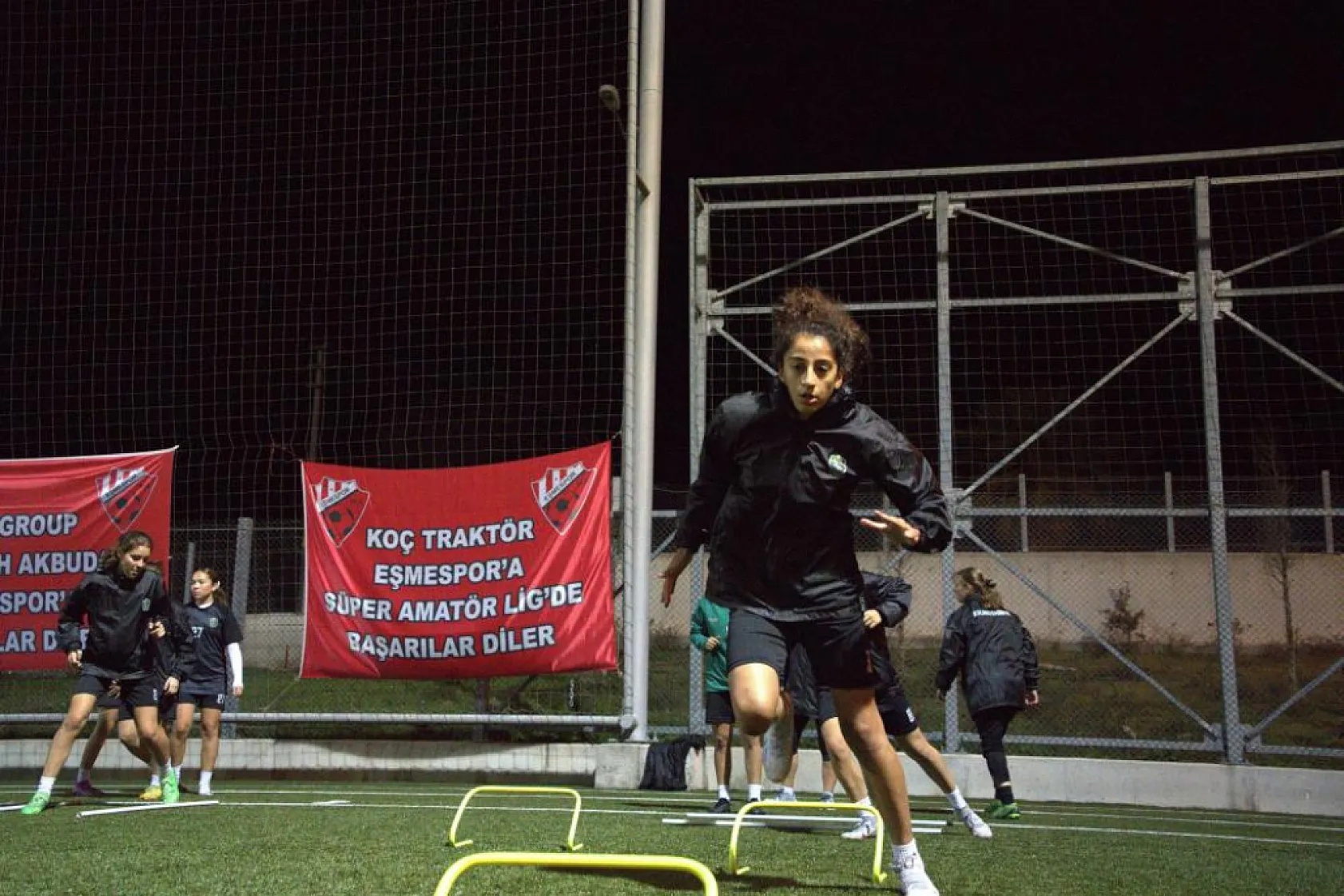 14 yaşında Sümeyye, kadın futbol ligleri tarihine geçti
