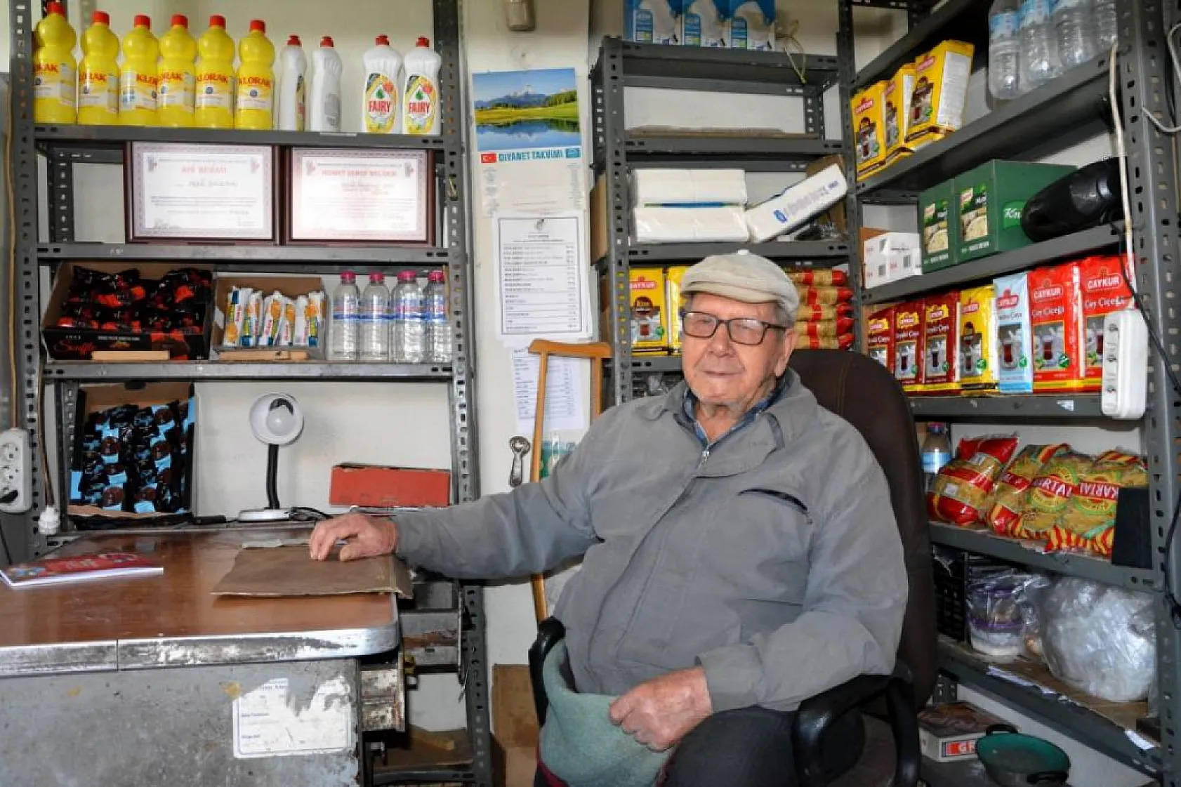 82 yıllık esnaf çalışma azmiyle göz dolduruyor
