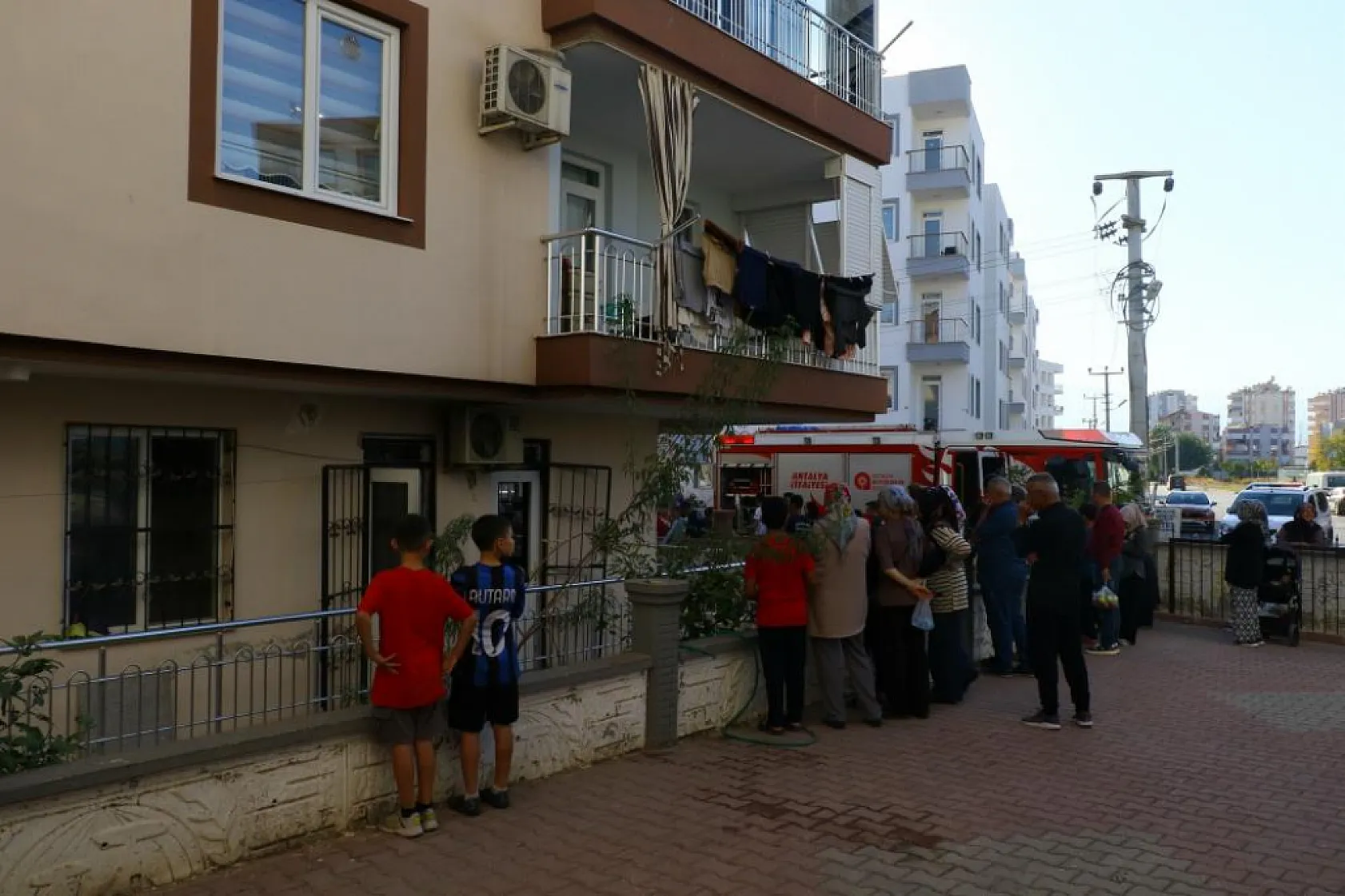 Eve döndüklerinde gördüklerine inanamadı, genç kız gözyaşlarını tutamadı
