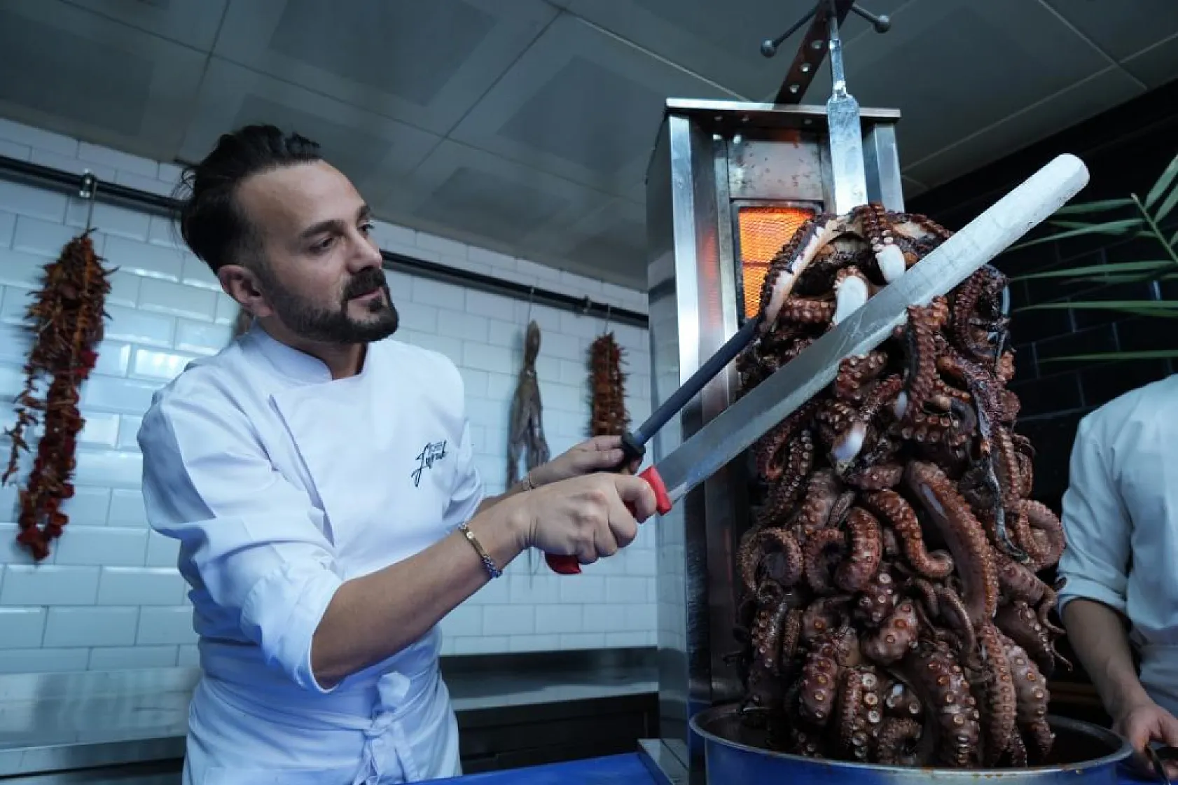 Ankara'da bir balıkçı ahtapottan döner taktı