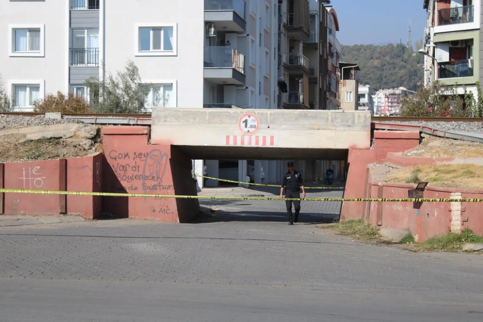 Demir yolunda bomba alarmı: Tren seferleri durduruldu