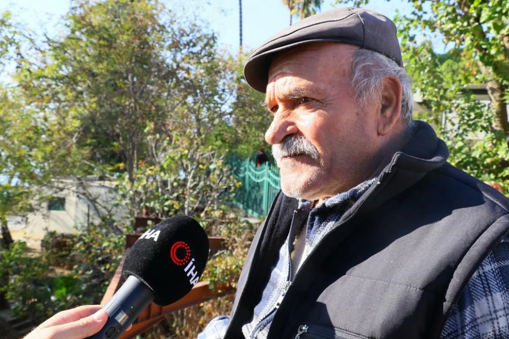Düşürdüğü cep telefonunu almak isterken düştü, saatlerce kurtarılmayı bekledi