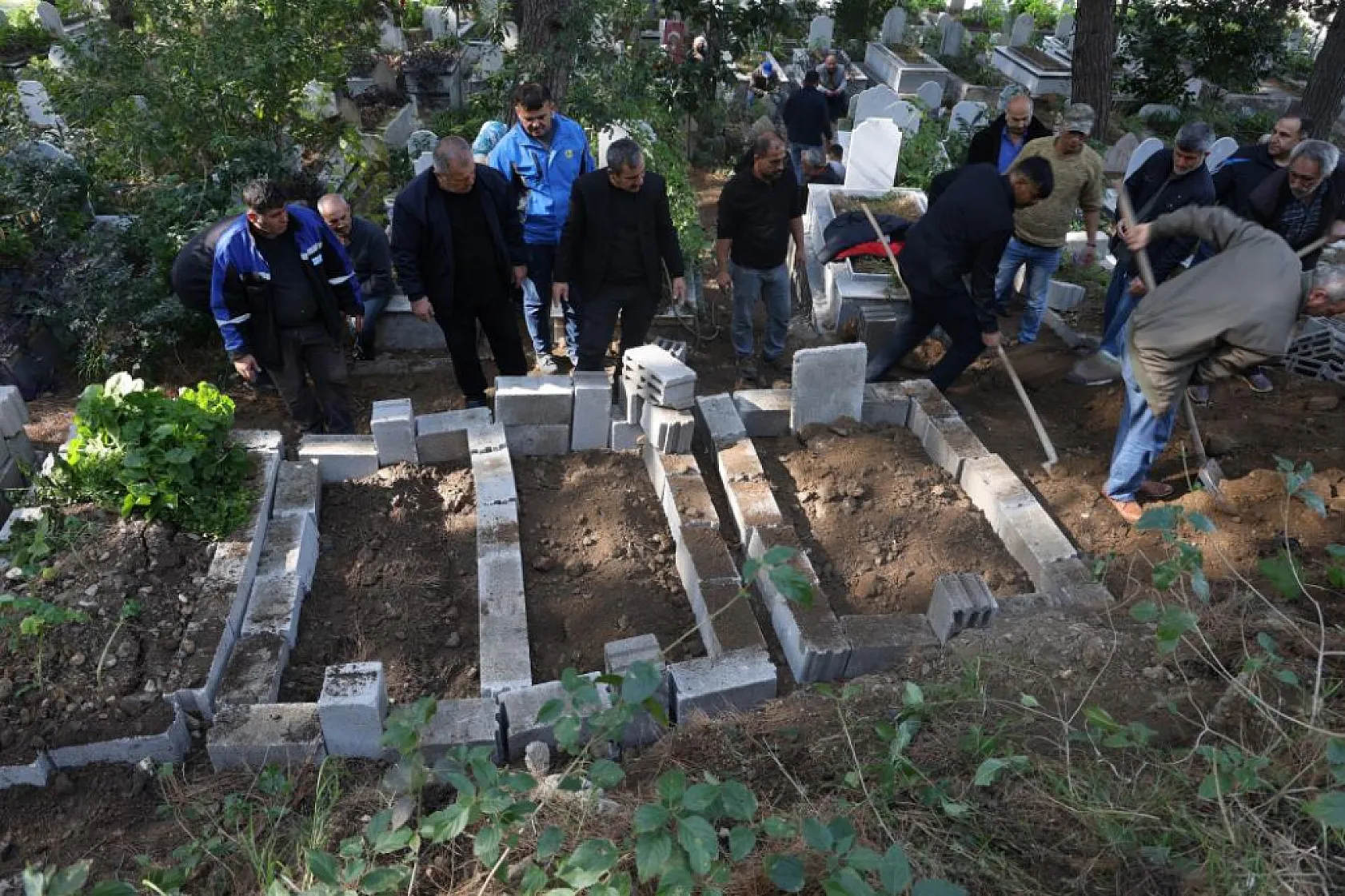 Ağaca bağladığı dini nikahlı eşini ve 2 çocuğunu öldüren babaya 3 kez ağırlaştırılmış müebbet