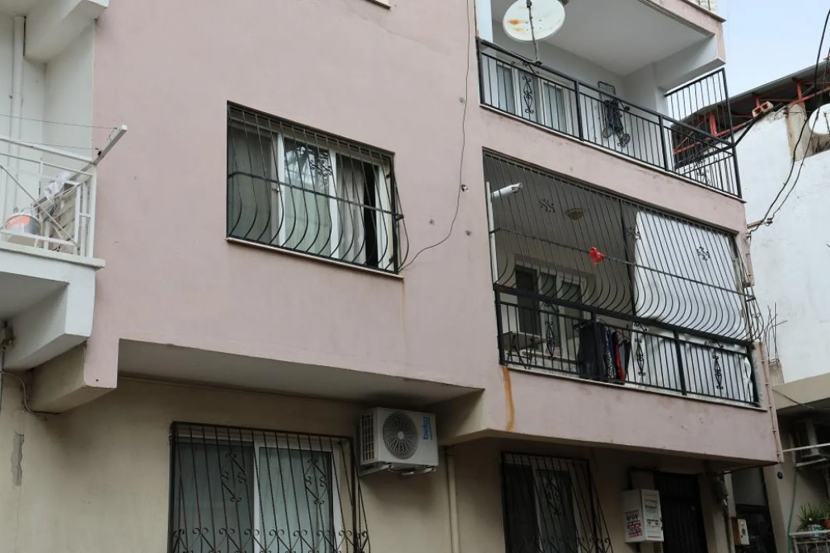 Ev sahibi dehşeti: Kiracı çift çivili sopalarla darp edildi