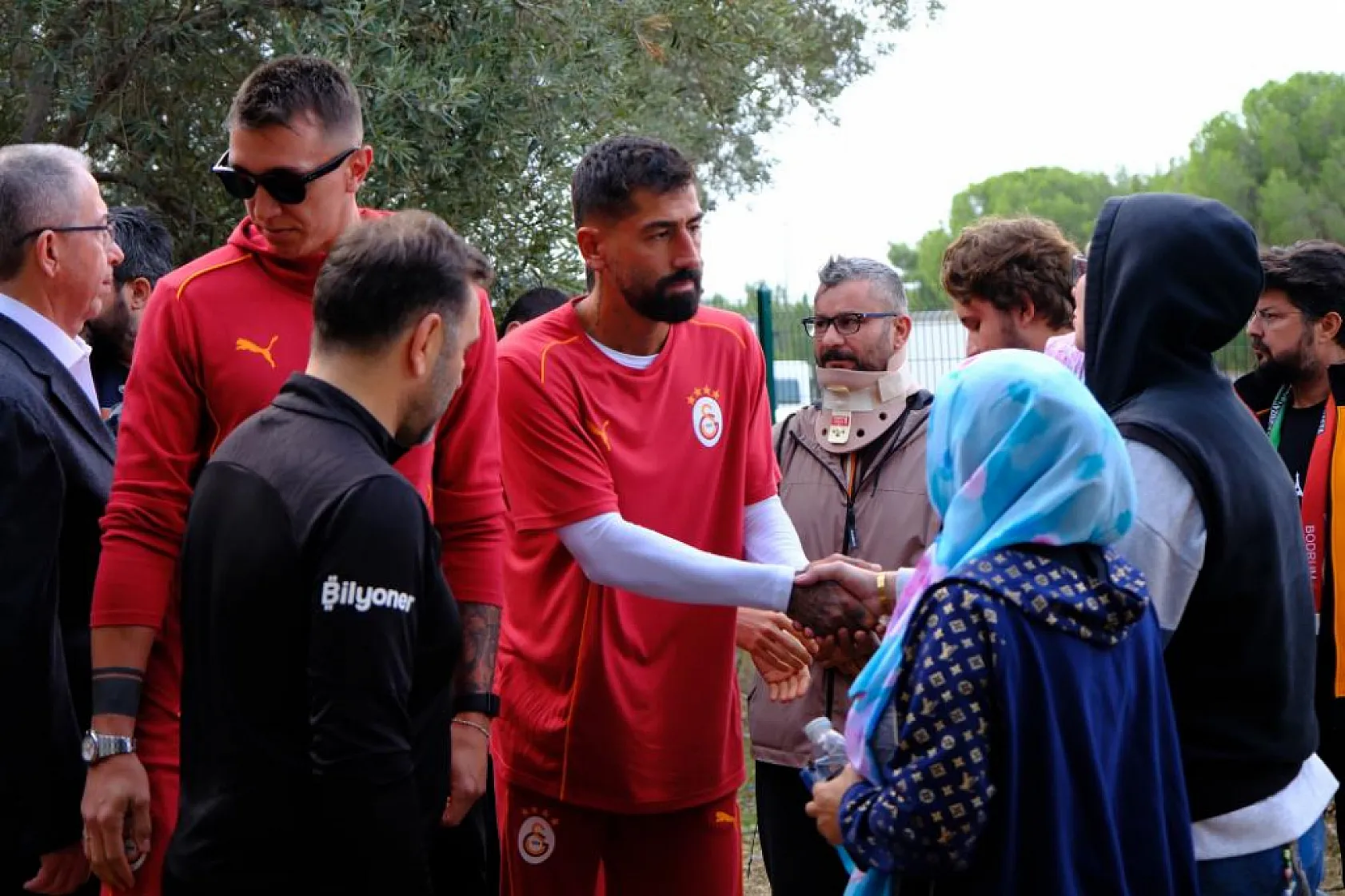 Galatasaray yönetimi ve futbolcular, Yiğit Kurt'un mezarını ziyaret etti