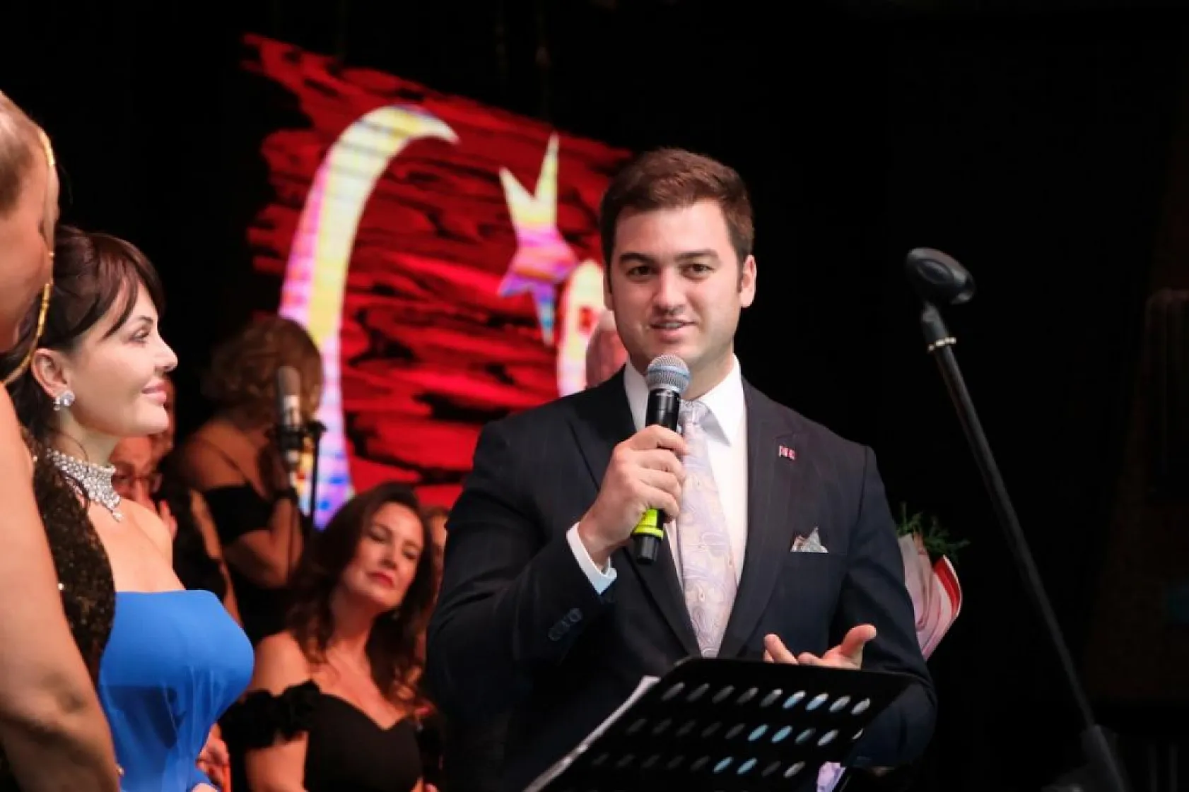 Özel gecede gençler için buluştular