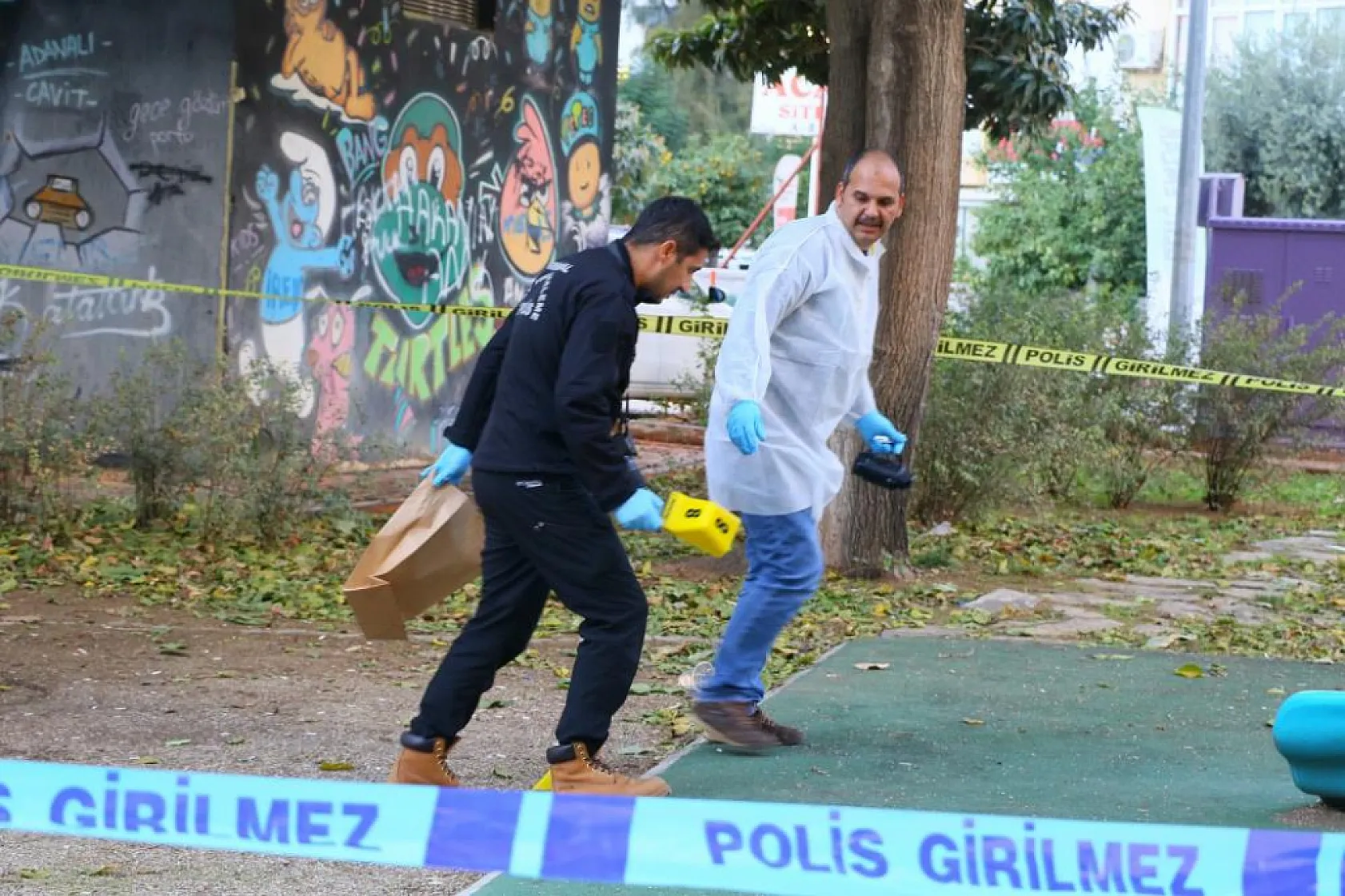 Çocuk parkında dehşet saçtılar: 2 çocuk saçma ile yaralandı