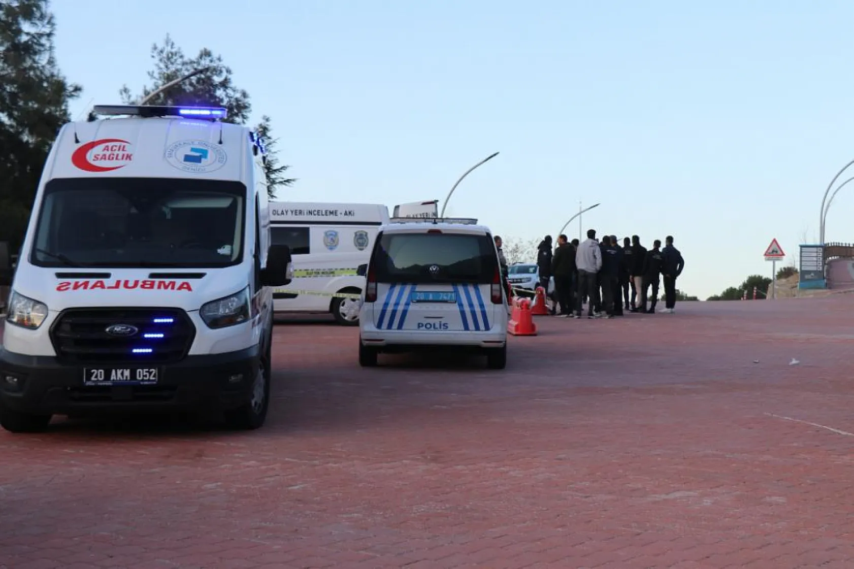 Acilde damar yolu açtıran doktor, kendisine ilaç enjekte ederek ölmeyi bekledi