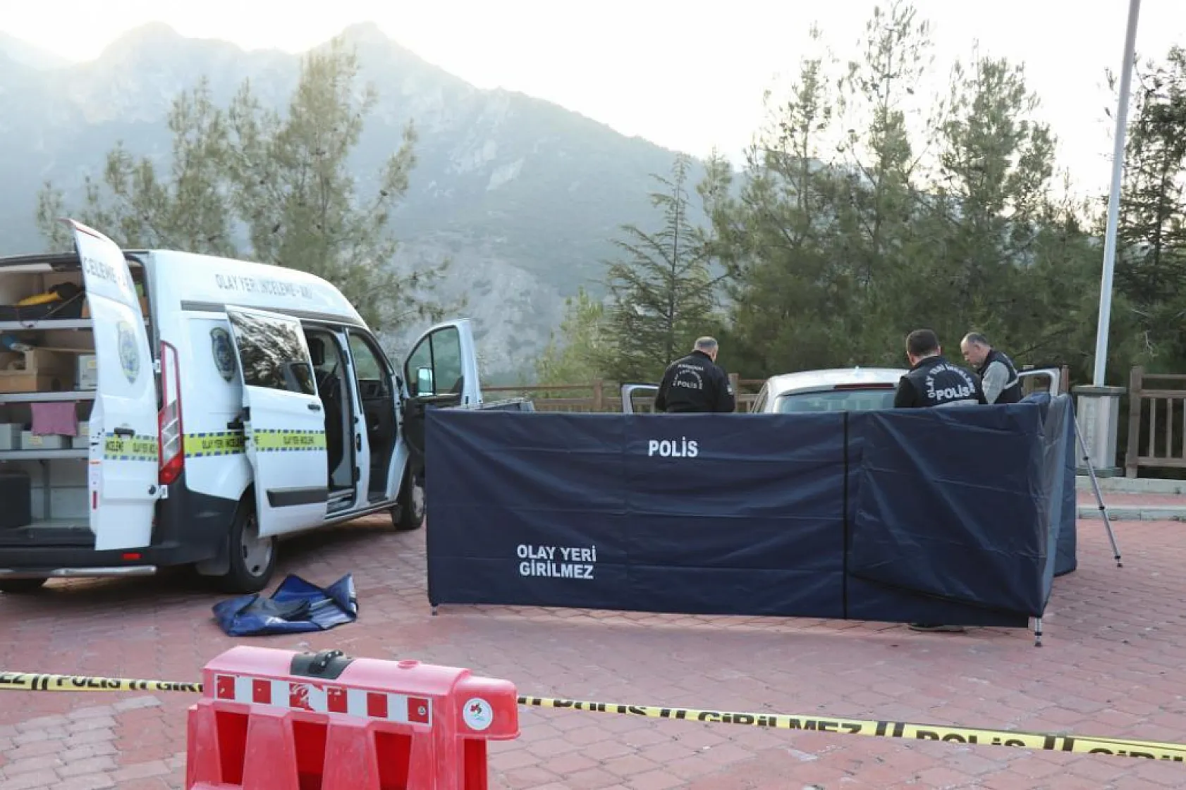 Acilde damar yolu açtıran doktor, kendisine ilaç enjekte ederek ölmeyi bekledi