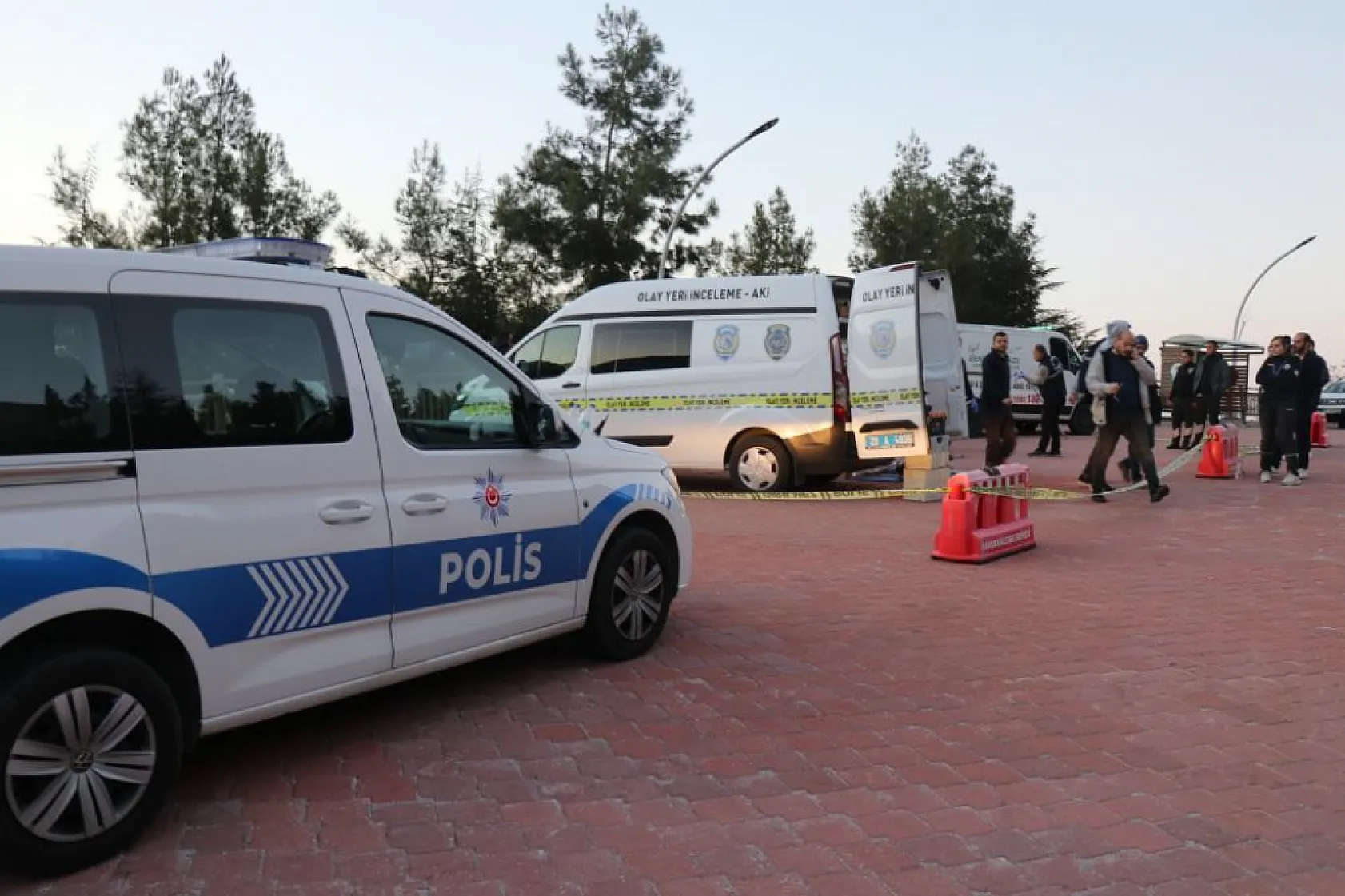 Acilde damar yolu açtıran doktor, kendisine ilaç enjekte ederek ölmeyi bekledi