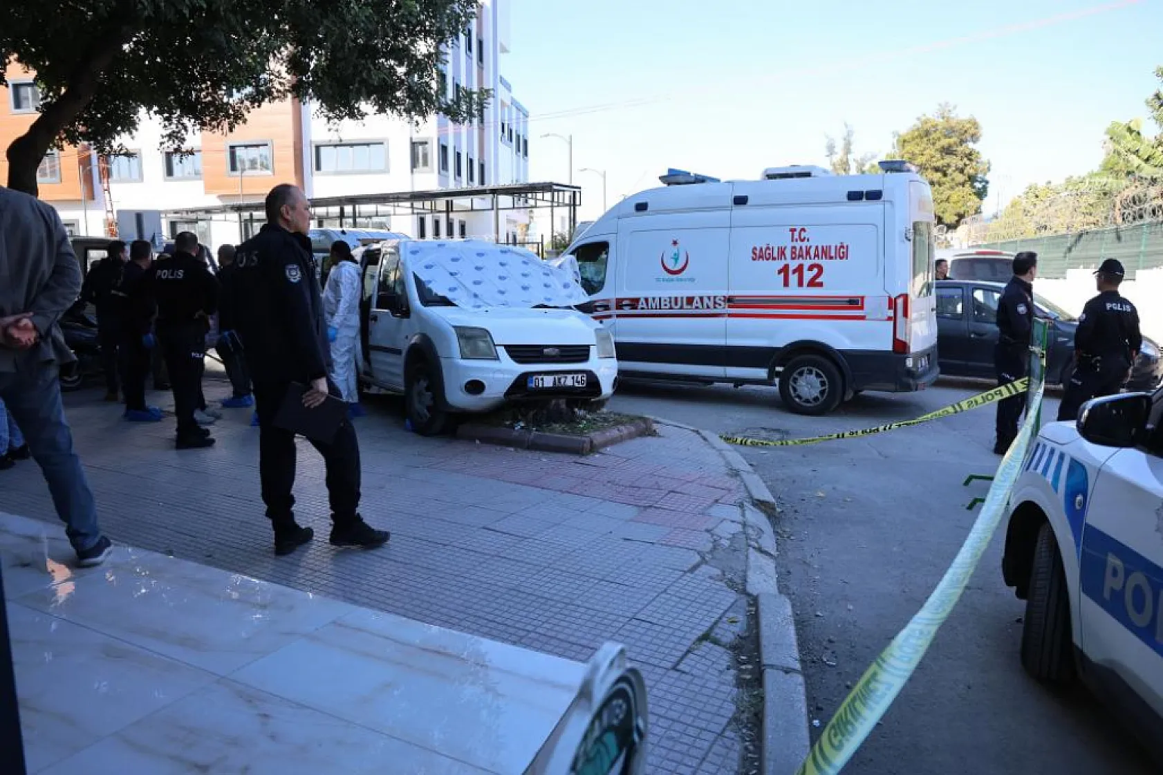 Bir kadın nişanlanan eski sevgilisini öldürüp intihar etti