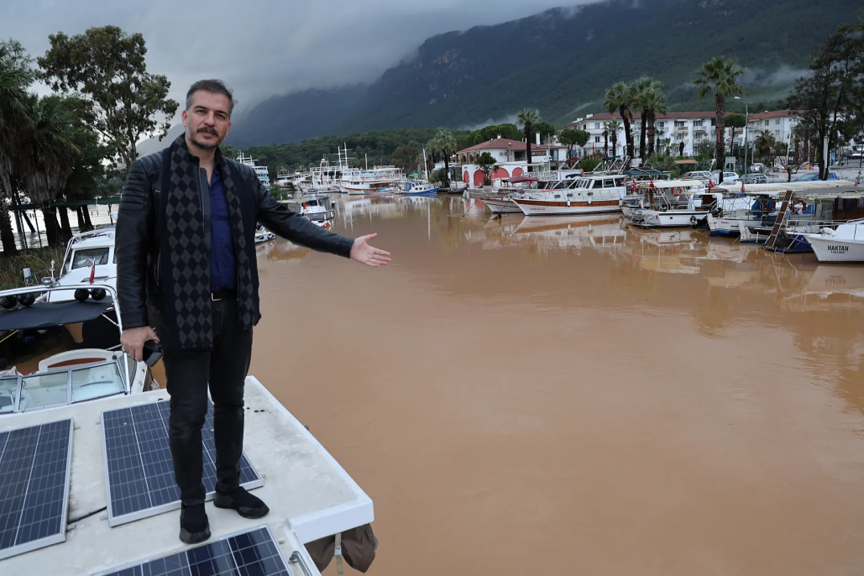Tarihi azmak turkuazdan kahverengiye döndü