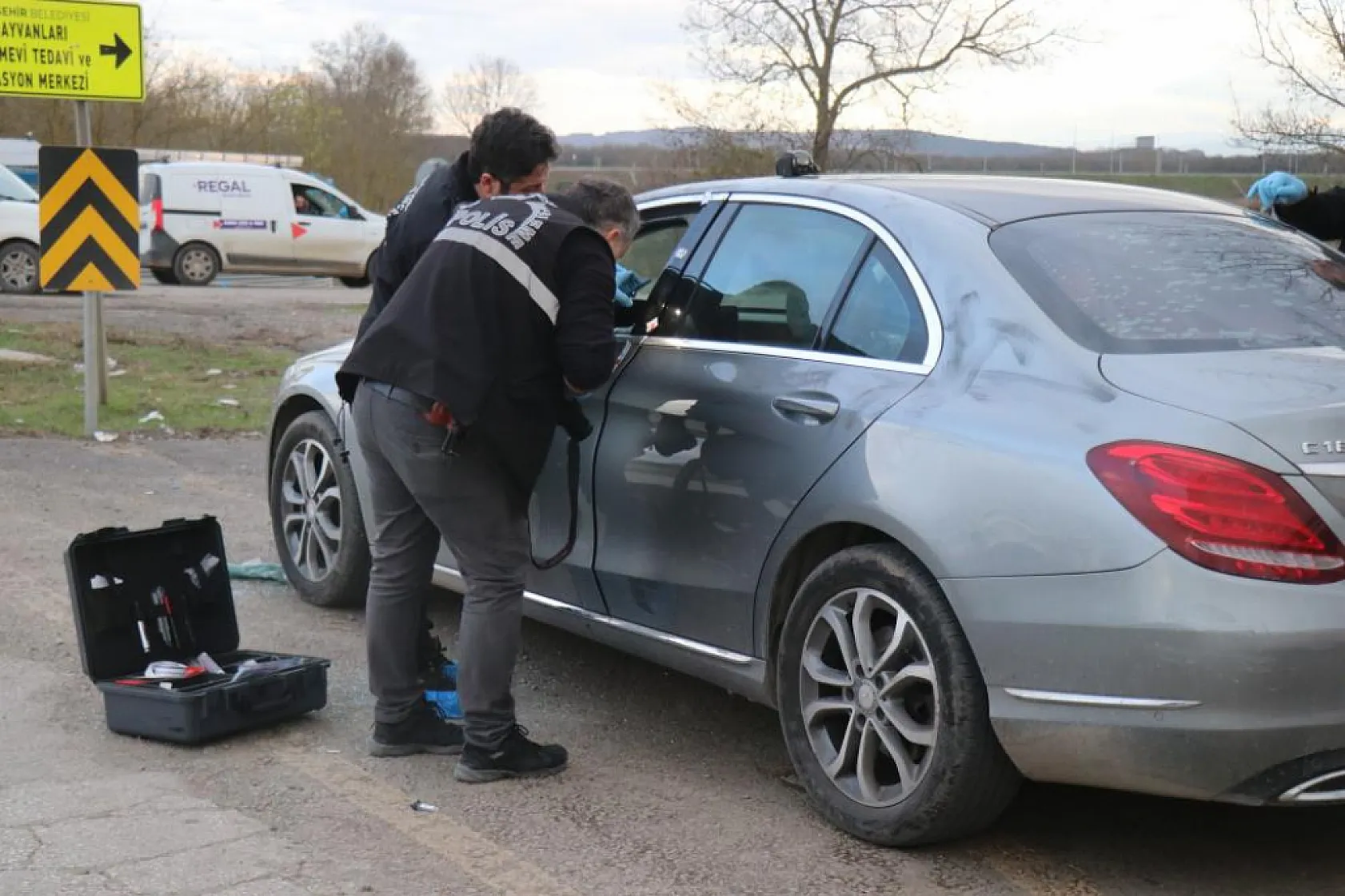 Kalp Damar Cerrahı otomobilinde başına poşet geçirilmiş halde ölü bulundu