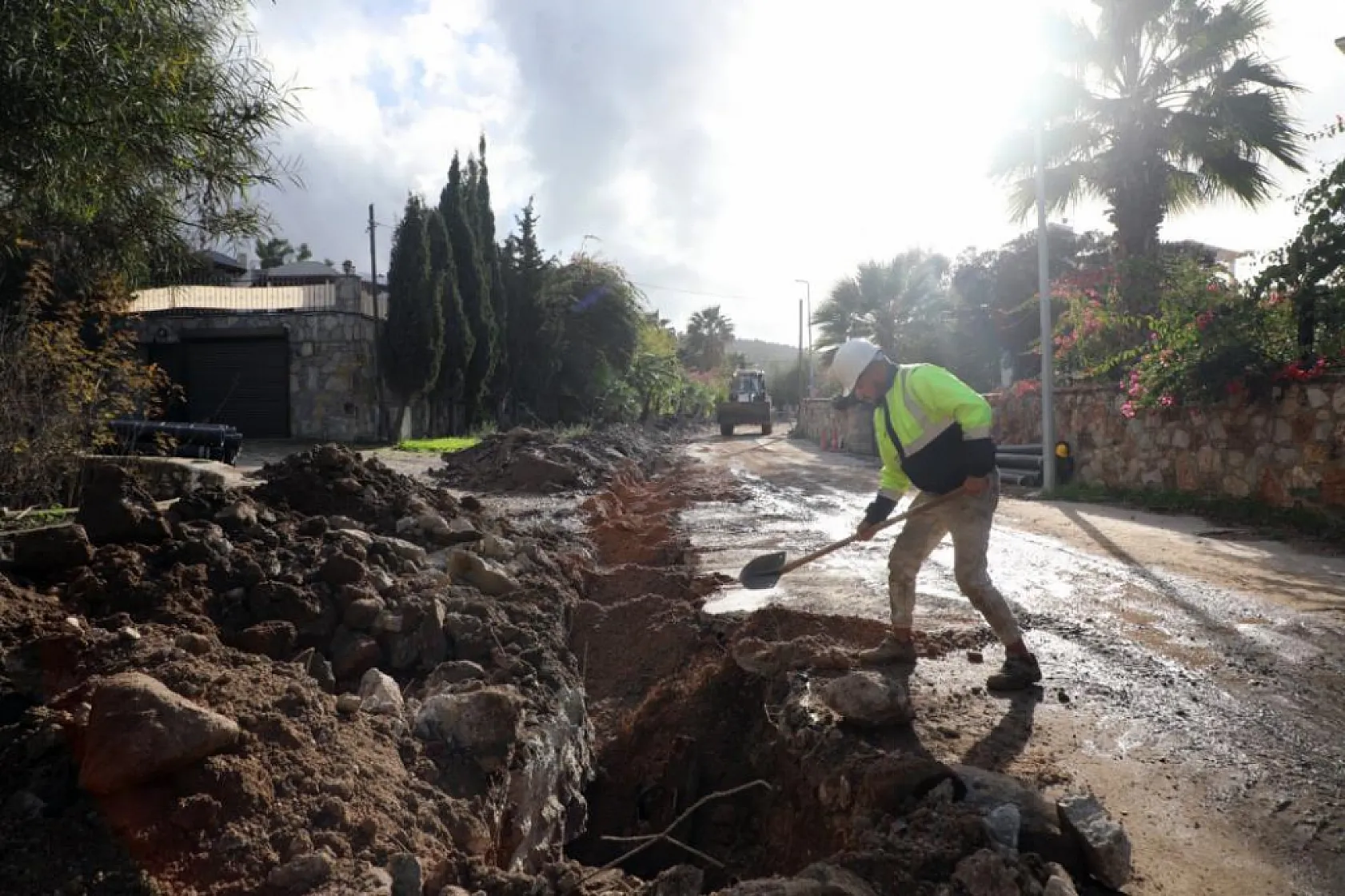 Bodrum'da su kesintilere neden olan hatlar yenileniyor