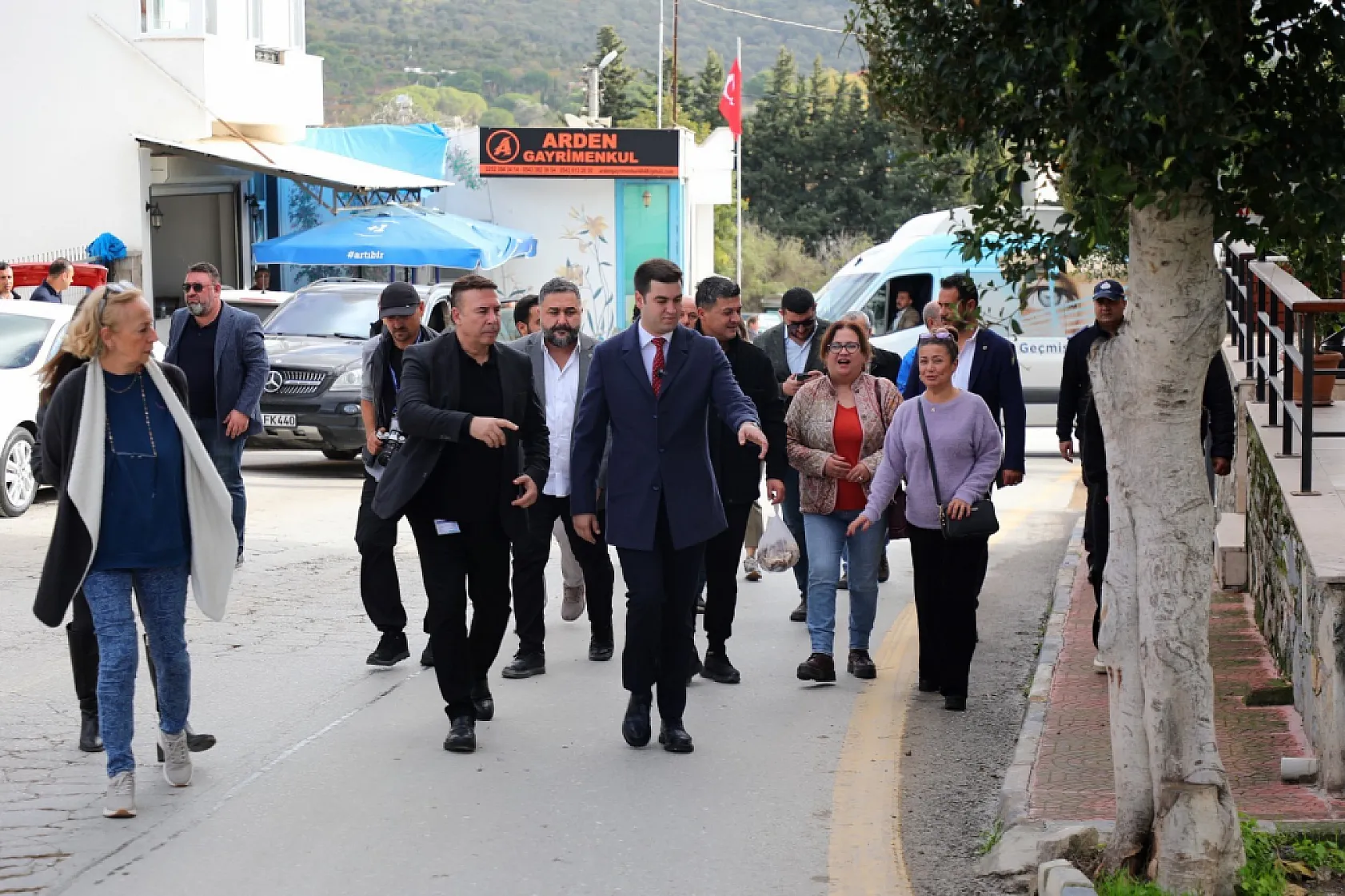 Başkan Mandalinci, saha çalışmalarına Dereköy, Koyunbaba ve Gümüşlük'te devam etti